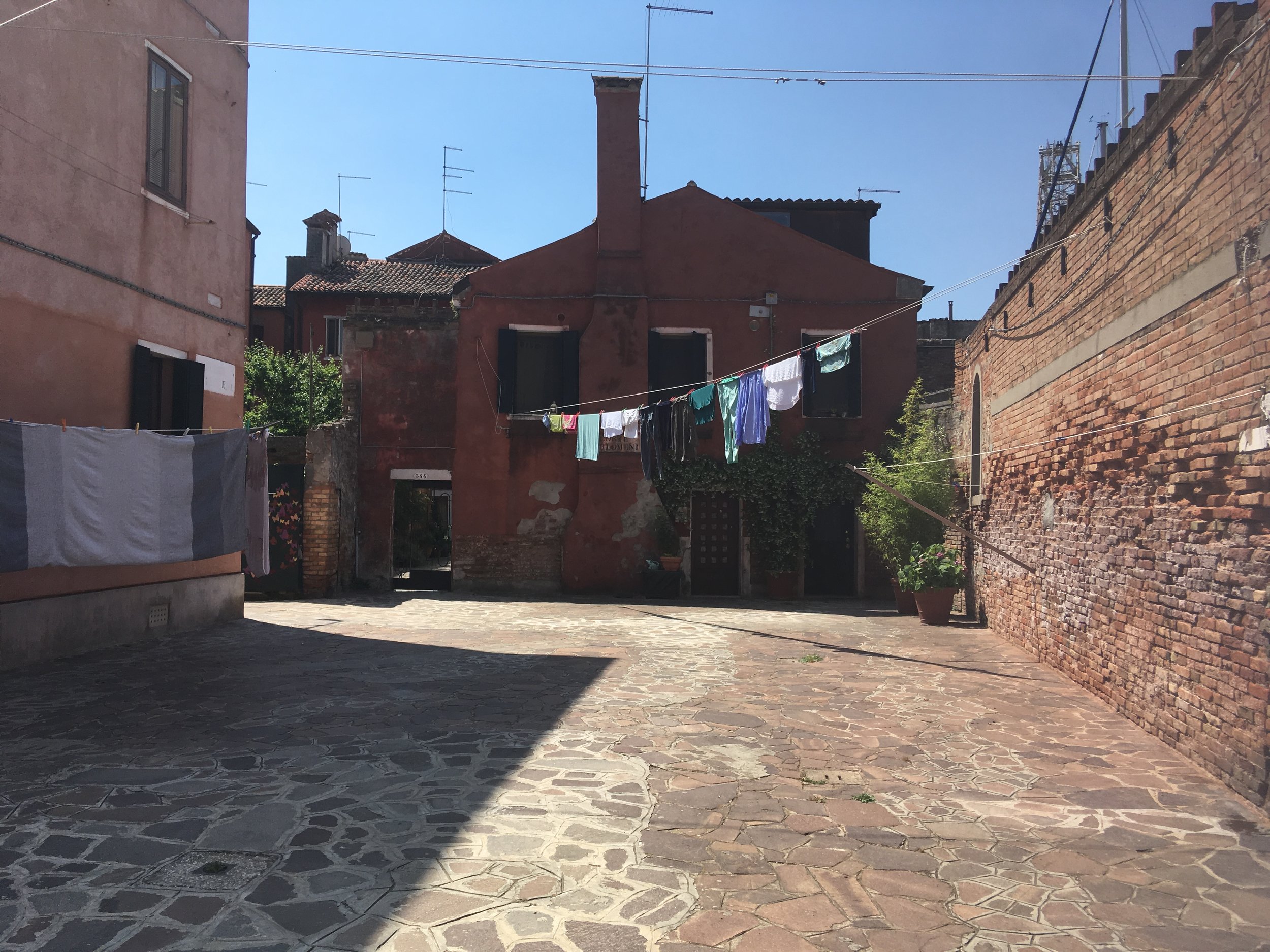 venice, italy, giudecca, travelitaly, best places in italy, doors in italy, doorbells in italy, carlo scarpa, laundry in italy, streets of venice