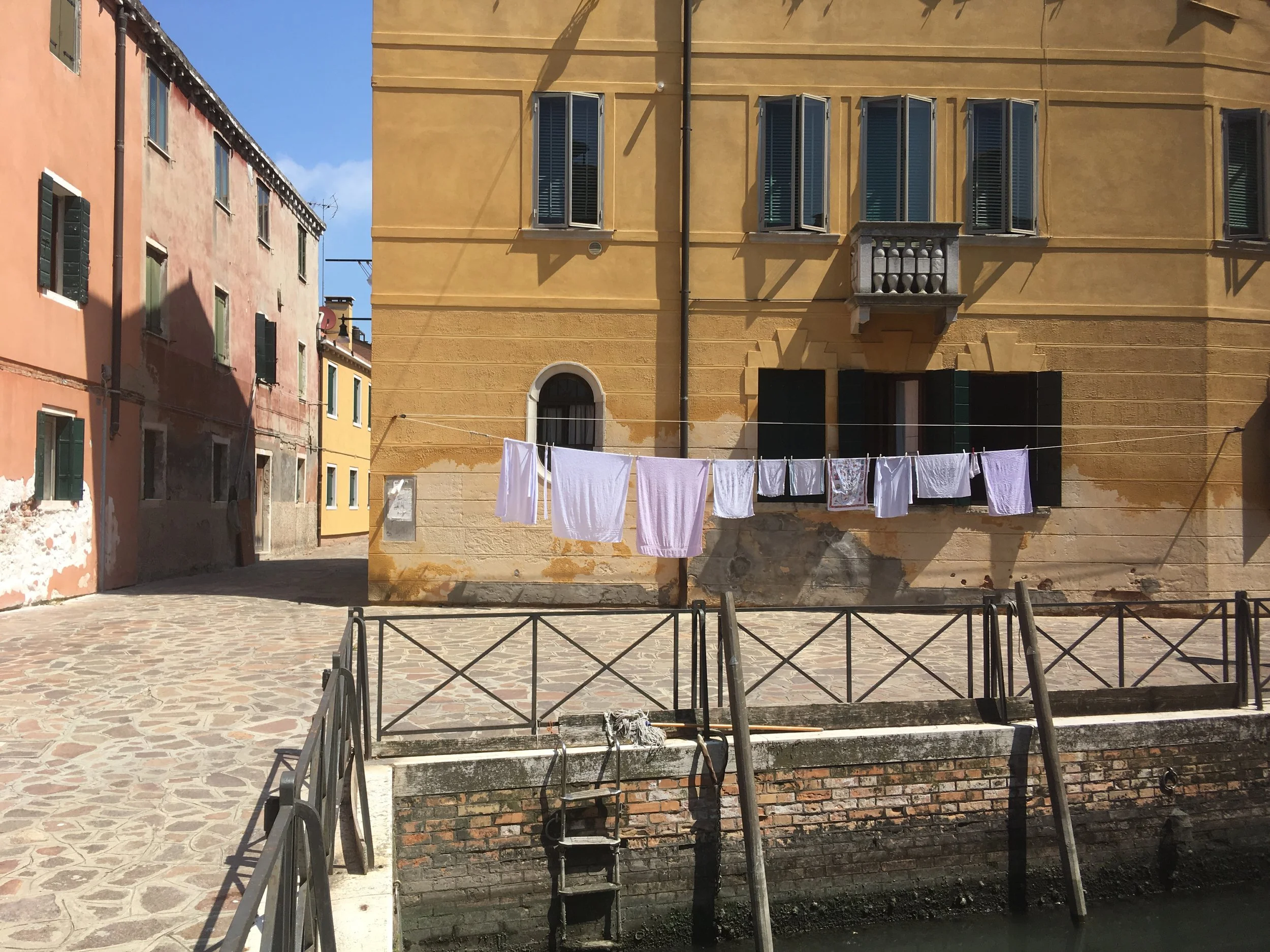 venice, italy, giudecca, travelitaly, best places in italy, doors in italy, doorbells in italy, carlo scarpa, laundry in italy, streets of venice