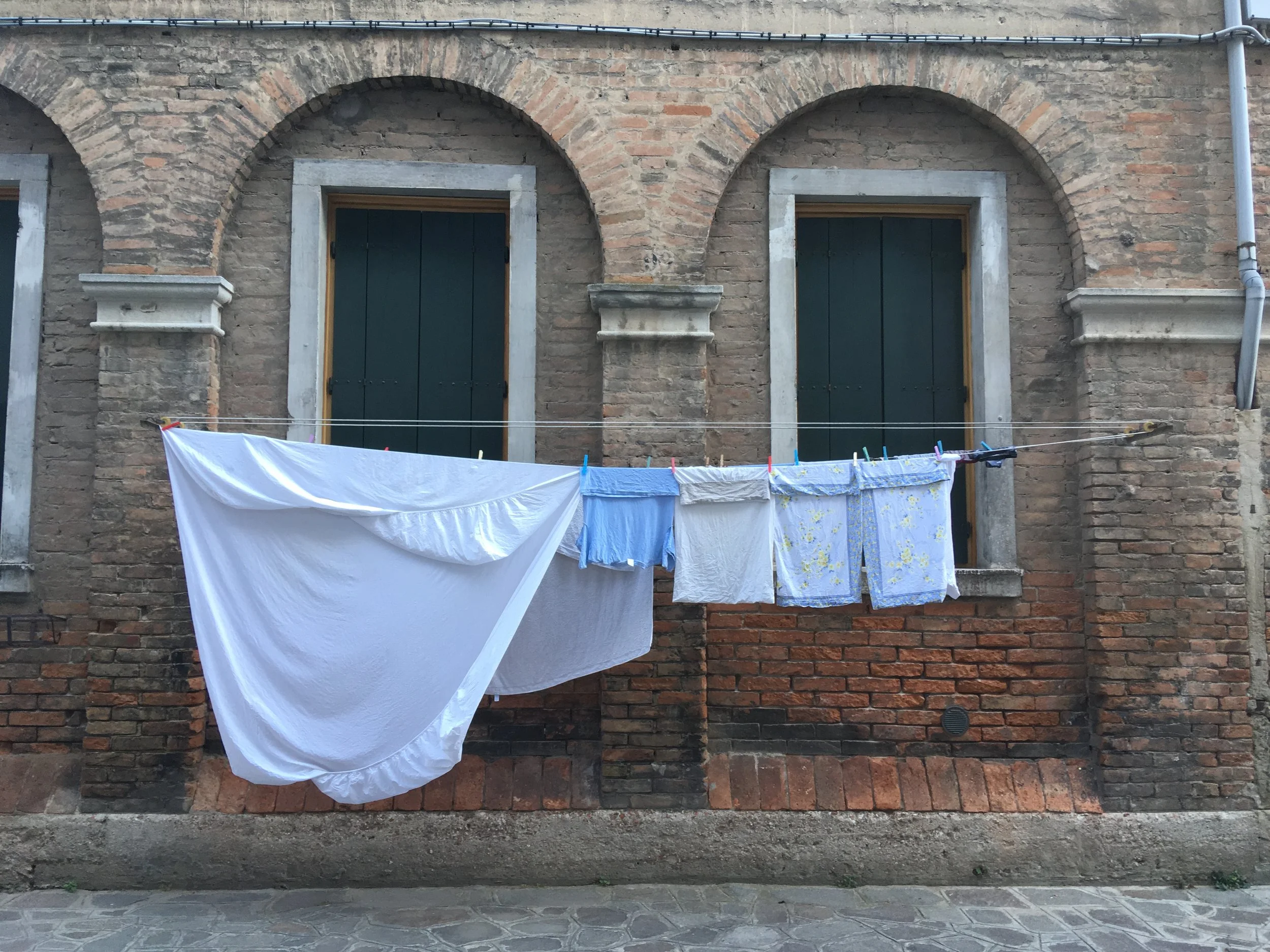 venice, italy, giudecca, travelitaly, best places in italy, doors in italy, doorbells in italy, carlo scarpa, laundry in italy, streets of venice