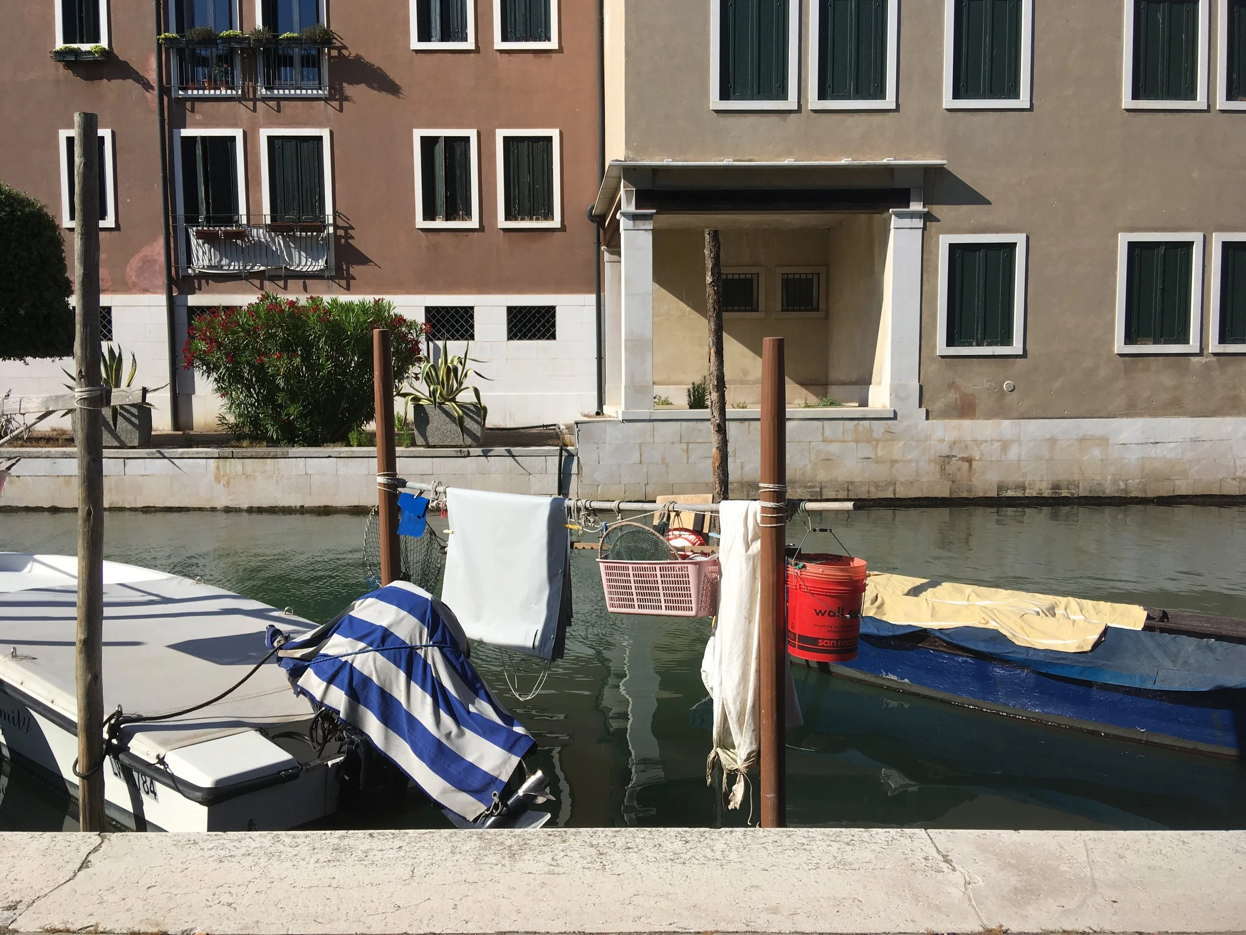 venice, italy, giudecca, travelitaly, best places in italy, doors in italy, doorbells in italy, carlo scarpa, laundry in italy, streets of venice