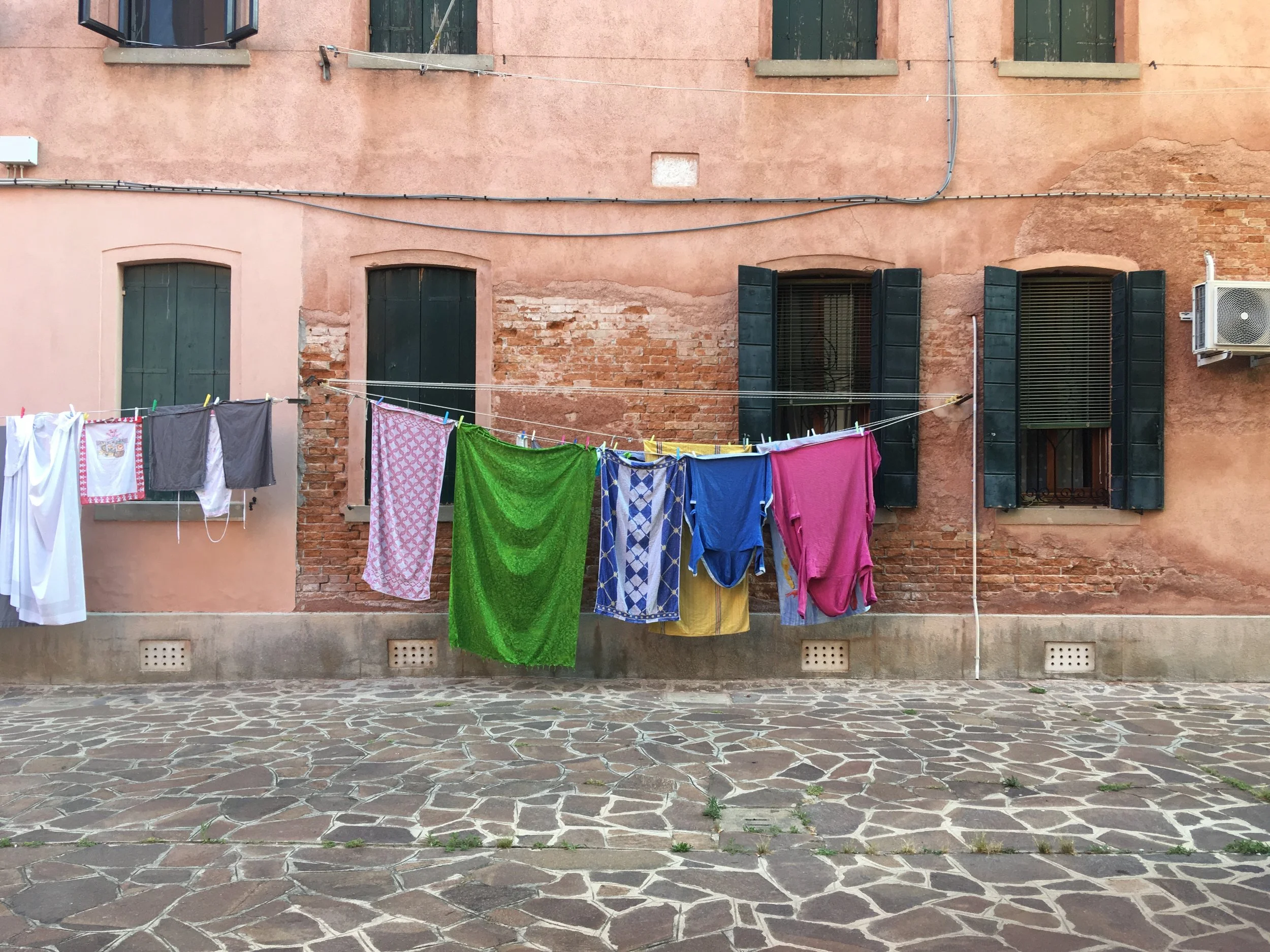 venice, italy, giudecca, travelitaly, best places in italy, doors in italy, doorbells in italy, carlo scarpa, laundry in italy, streets of venice
