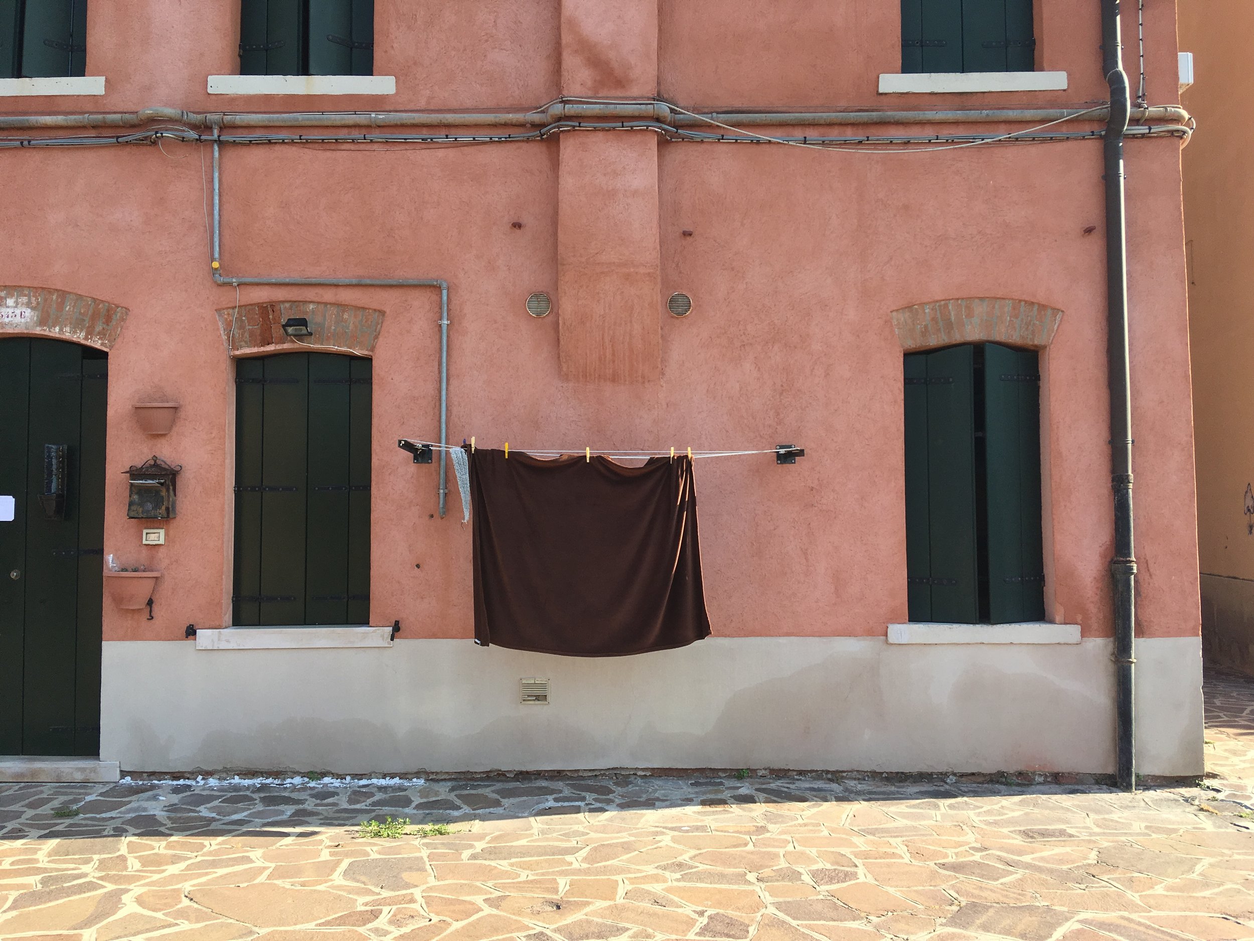 venice, italy, giudecca, travelitaly, best places in italy, doors in italy, doorbells in italy, carlo scarpa, laundry in italy, streets of venice