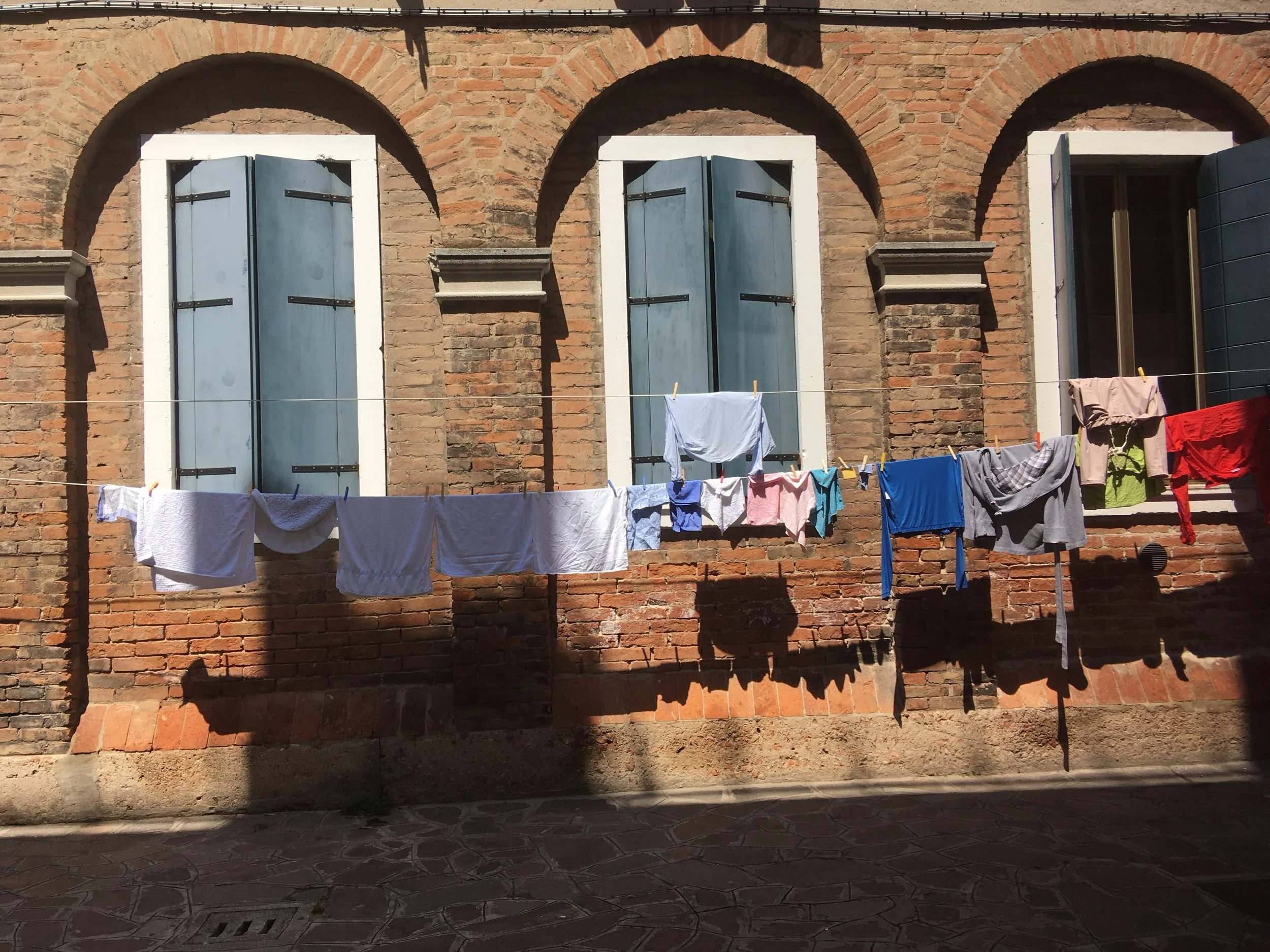venice, italy, giudecca, travelitaly, best places in italy, doors in italy, doorbells in italy, carlo scarpa, laundry in italy, streets of venice