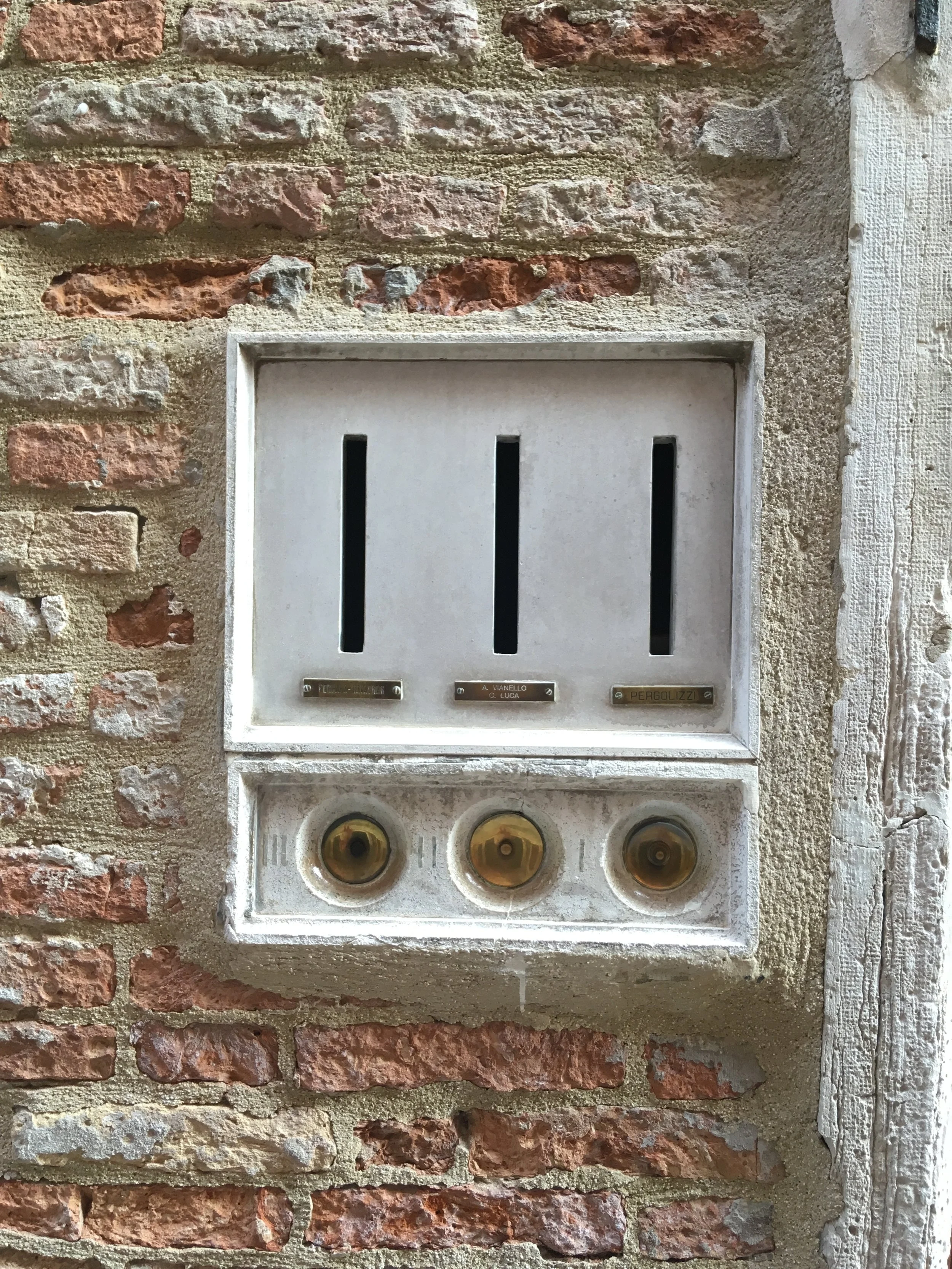 venice, italy, giudecca, travelitaly, best places in italy, doors in italy, doorbells in italy, carlo scarpa