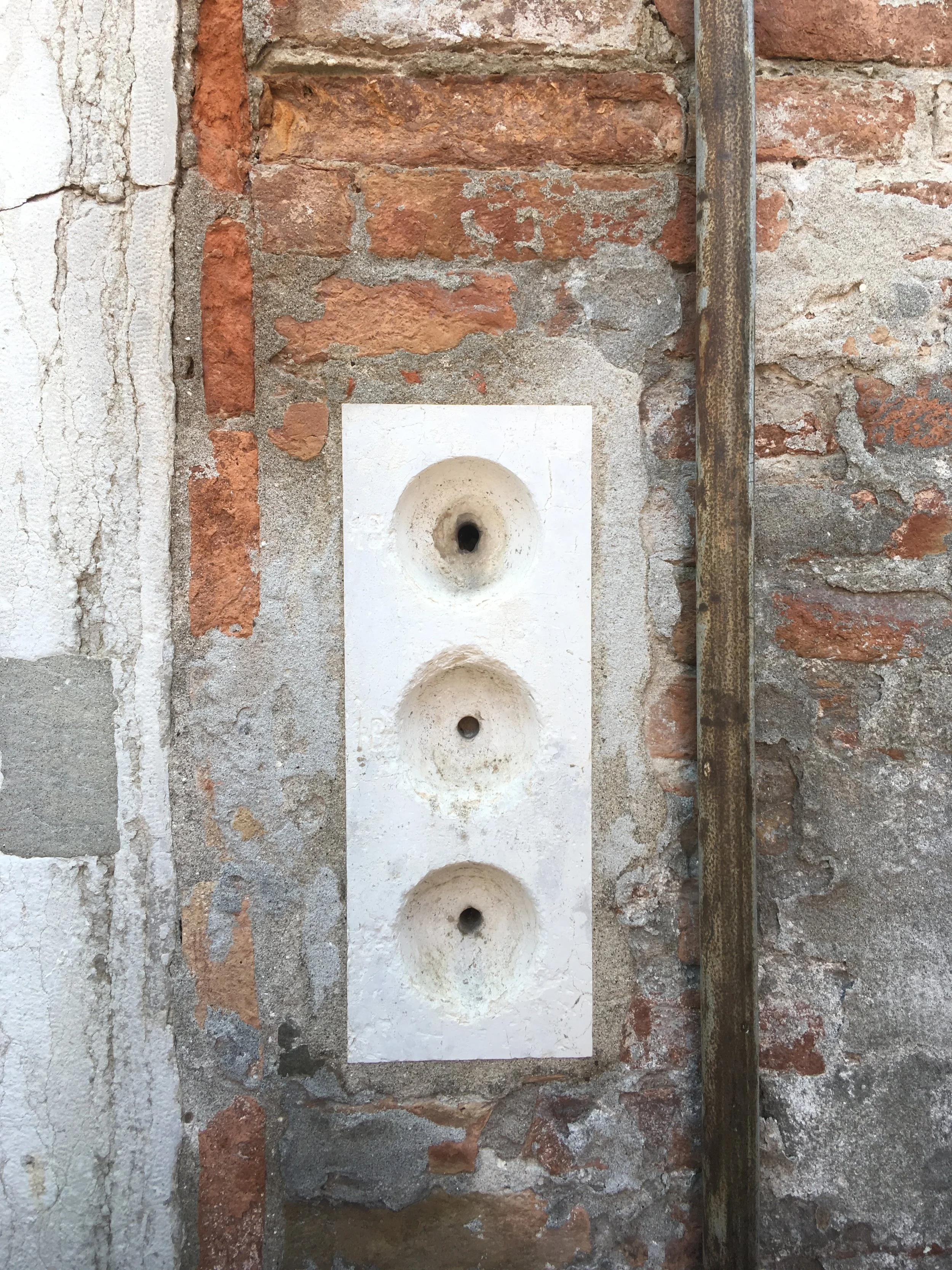 venice, italy, giudecca, travelitaly, best places in italy, doors in italy, doorbells in italy, carlo scarpa