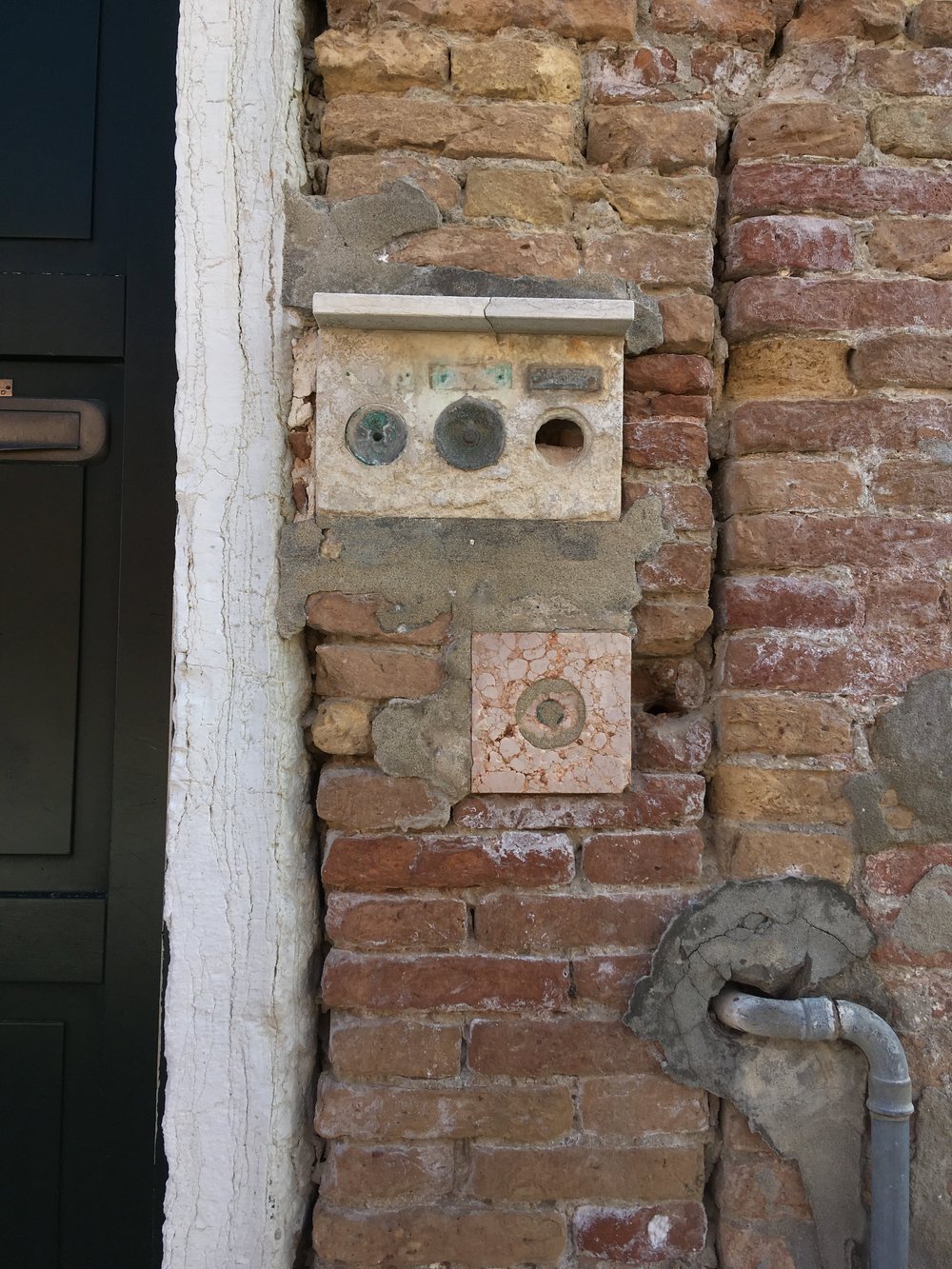 venice, italy, giudecca, travelitaly, best places in italy, doors in italy, doorbells in italy, carlo scarpa