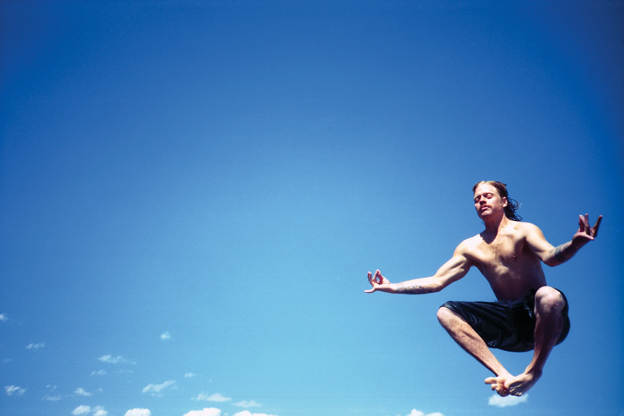 FLOATING_CROCOMag_FNL003.jpg