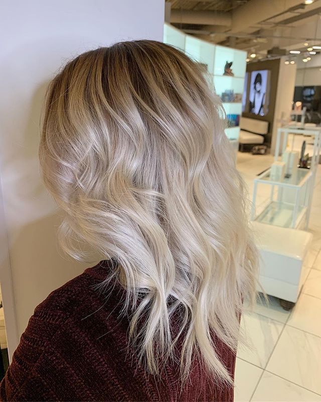 ✨ FROSTY ✨

Stylist: Celena. 
#goodhair #icyhair #trichosalonandspa #annarborhair #briarwoodmall #trichoa2 #annarborsalon #blonde #hairstyles #hair #hairinspo #blondehair #haircolor #hairgoals #icyblonde #coolblonde #hairideas #haircut #annarborstyli