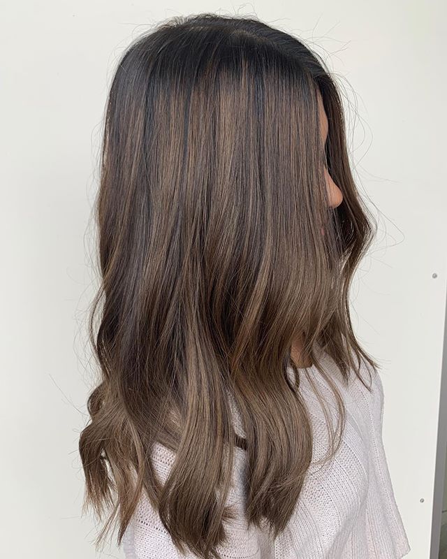 ▫️ hazel kiss ▫️ Stylist: Olivia. 
#goodhair #goals #balayage #annarborhair #trichosalonandspa #annarborsalon #brunettebalayage #colormelt #paintedhair #highlights #hairinspo #haircolor #haircut #trichoa2 #annarbor #briarwoodmall #annarborbalayage #h