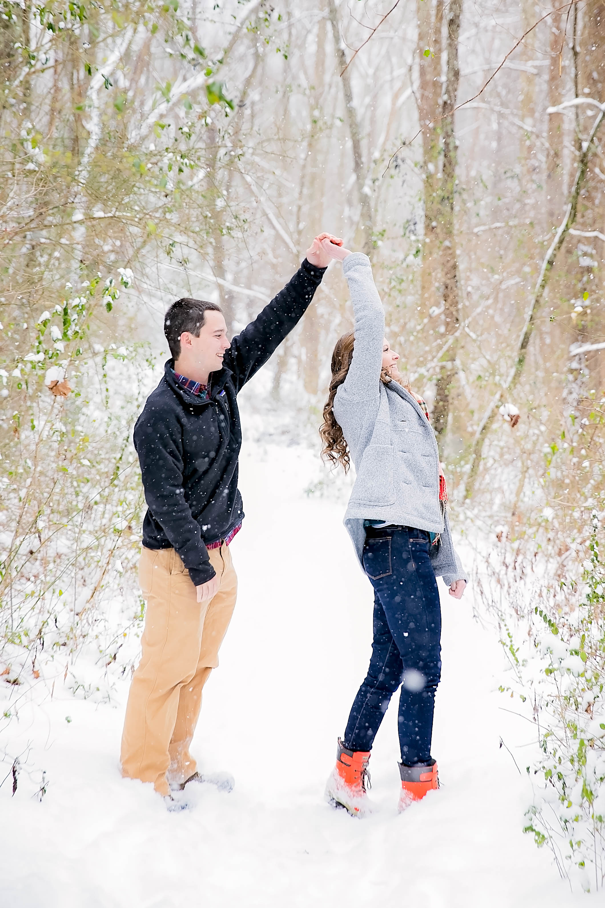 Laurel Falls hiking trail engagement session, romantic hike, East Tennessee snow engagement picture, Tri Cities wedding photography, Johnson City, TN photography, romantic couple in the snow