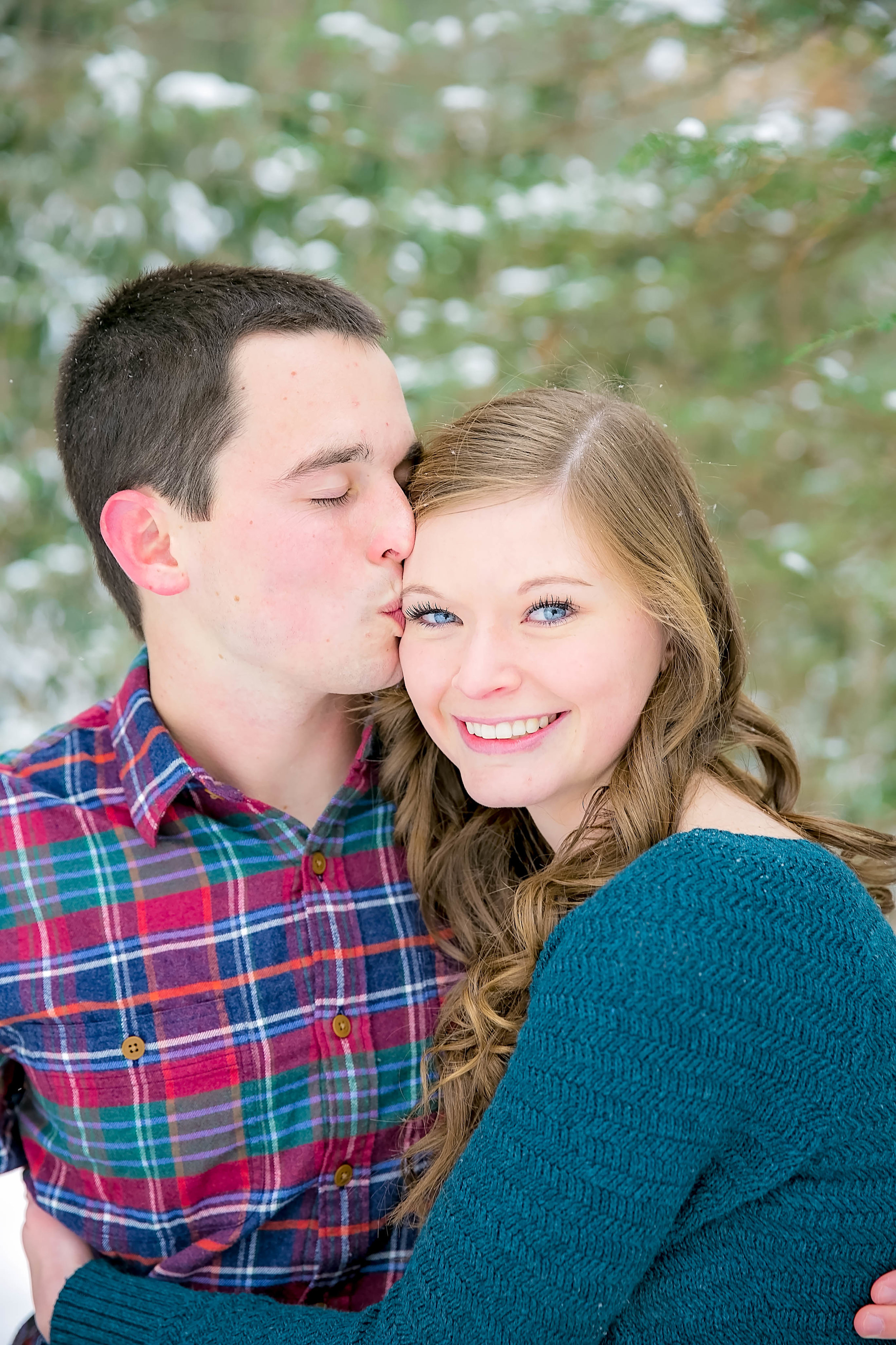 Laurel Falls hiking trail engagement session, romantic hike, East Tennessee snow engagement picture, Tri Cities wedding photography, Johnson City, TN photography, romantic couple in the snow