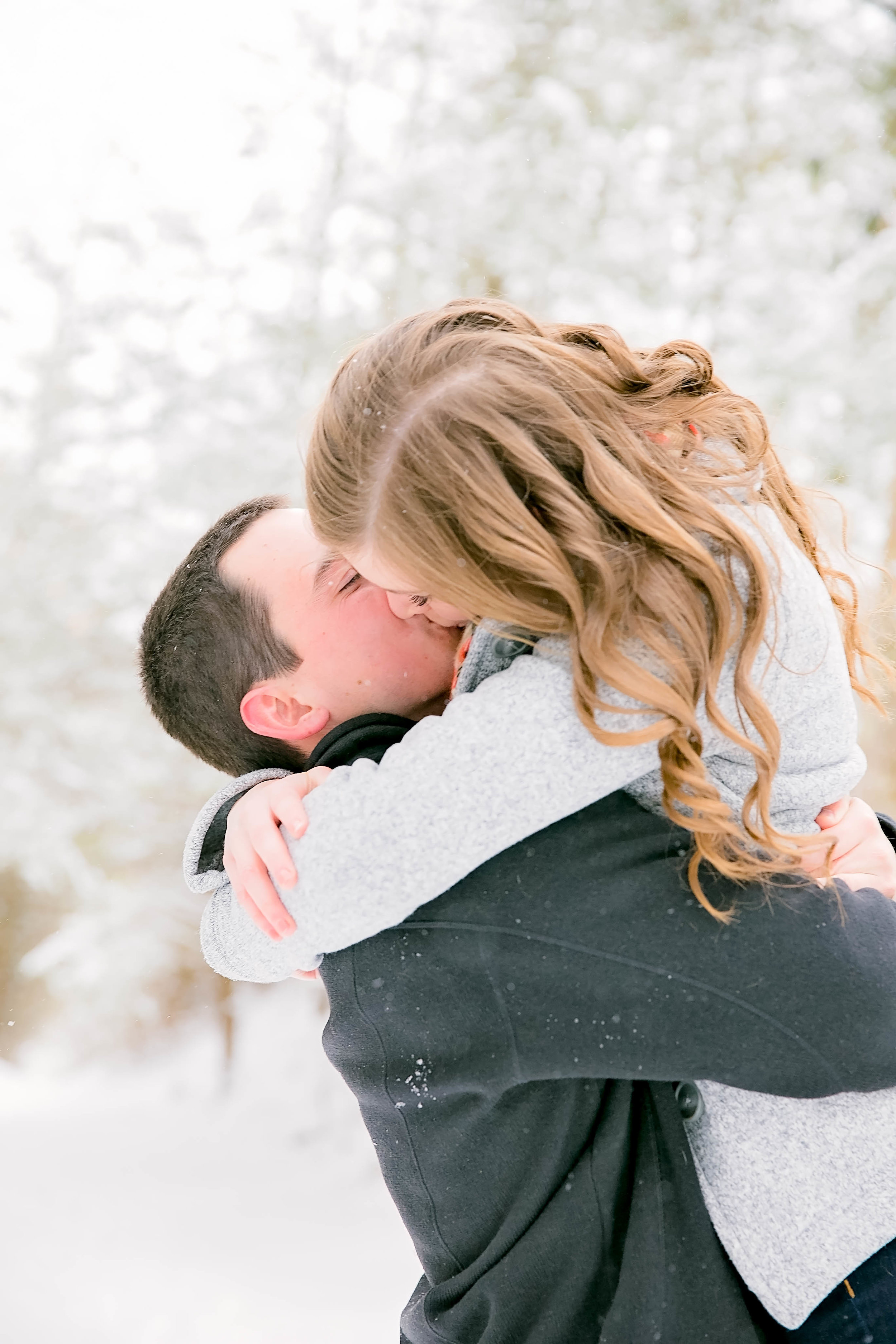 Laurel Falls hiking trail engagement session, romantic hike, East Tennessee snow engagement picture, Tri Cities wedding photography, Johnson City, TN photography, romantic couple in the snow