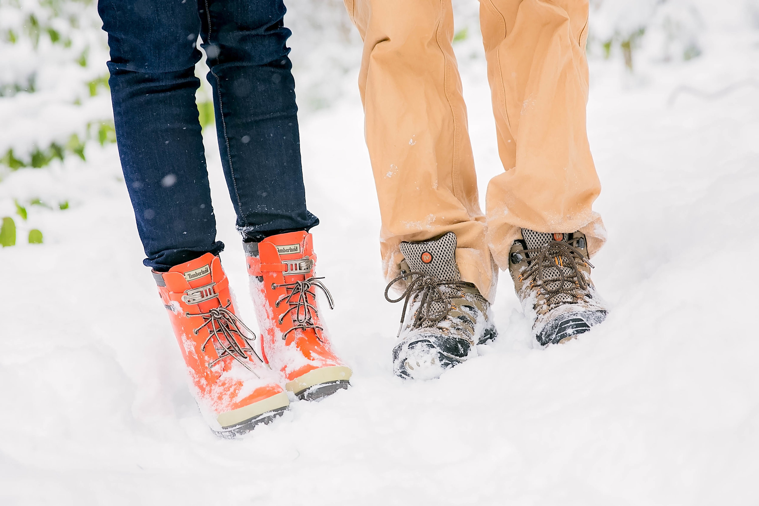 Laurel Falls hiking trail engagement session, romantic hike, East Tennessee snow engagement picture, Tri Cities wedding photography, Johnson City, TN photography, romantic couple in the snow