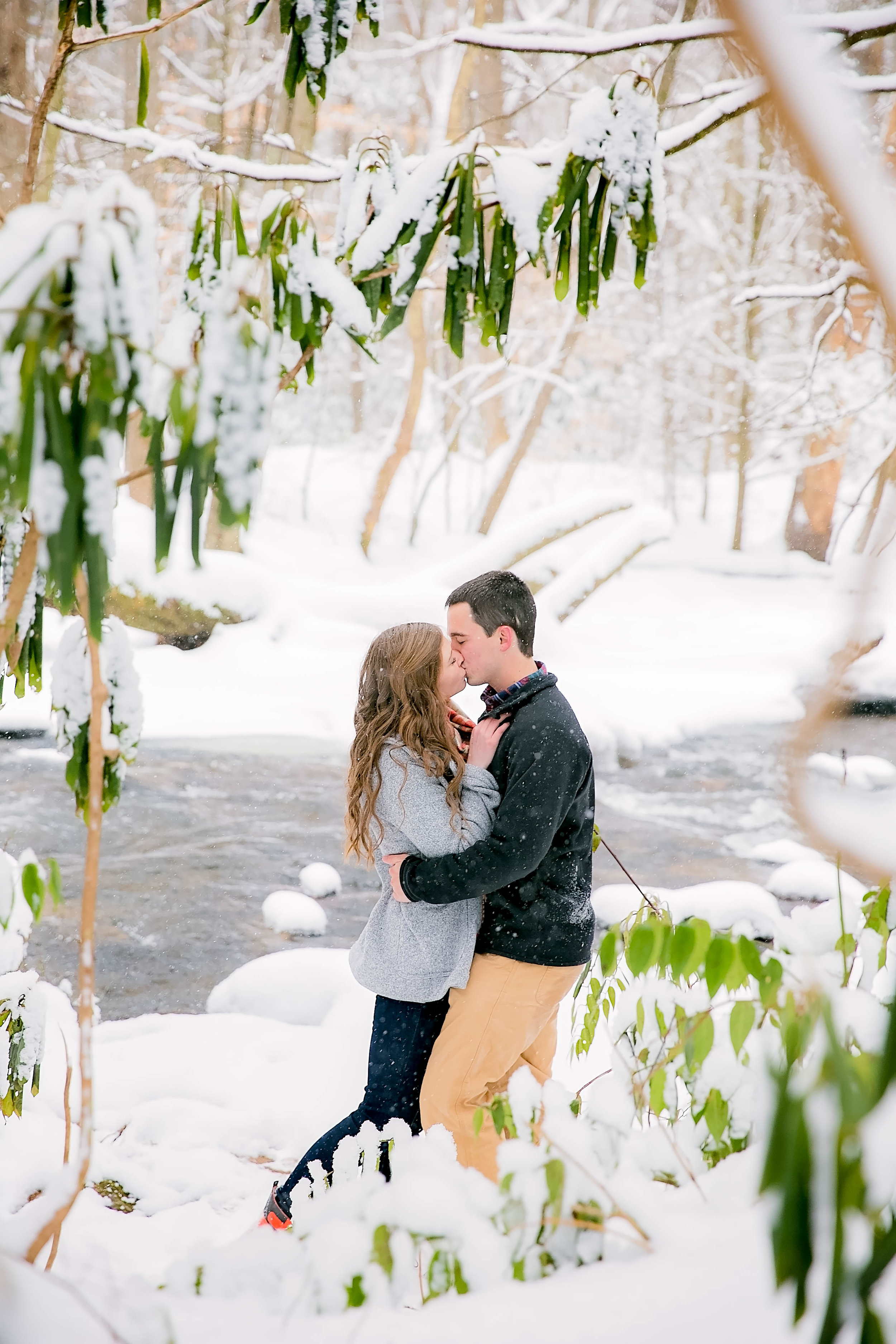 Laurel Falls hiking trail engagement session, romantic hike, East Tennessee snow engagement picture, Tri Cities wedding photography, Johnson City, TN photography, romantic couple in the snow