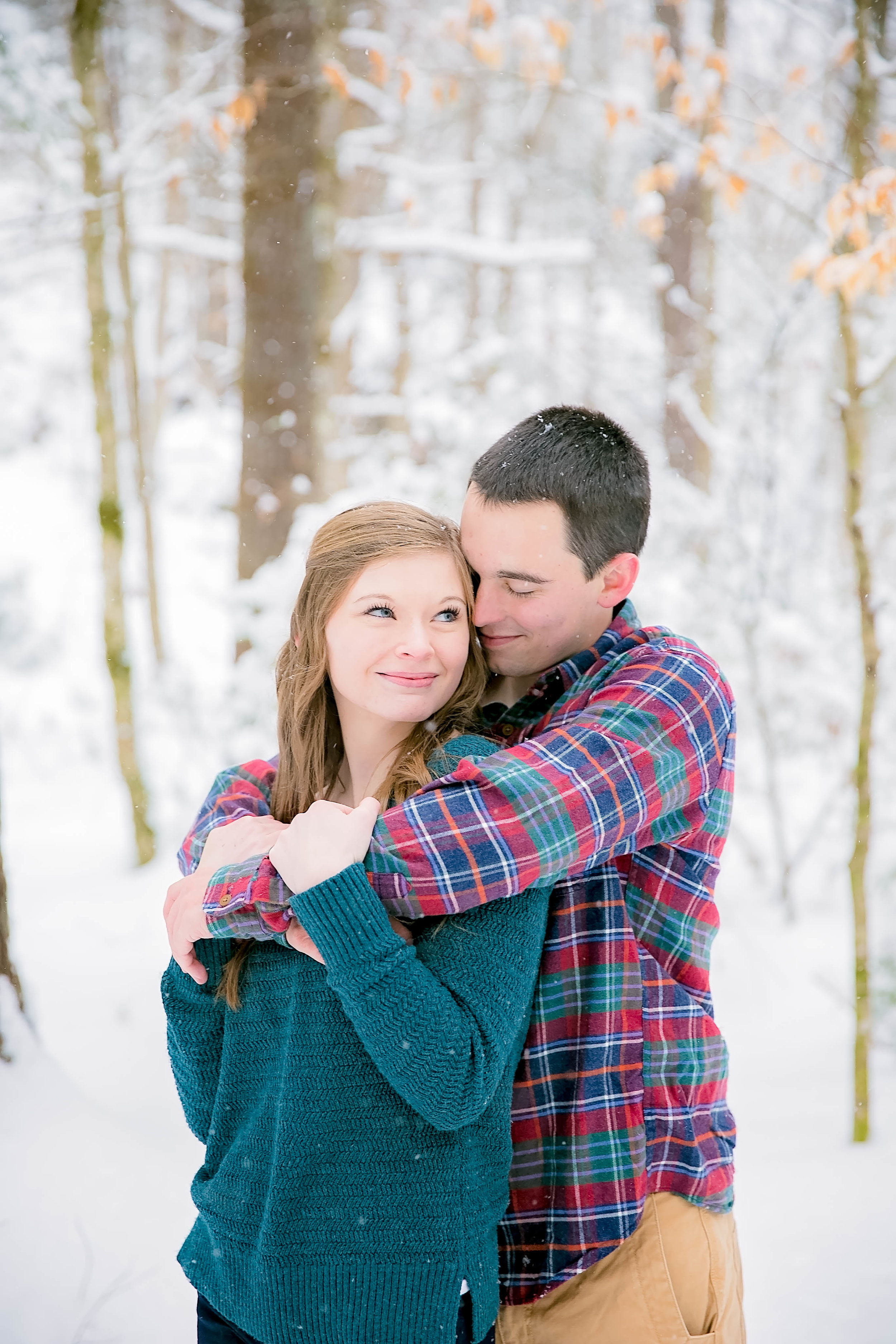 Laurel Falls hiking trail engagement session, romantic hike, East Tennessee snow engagement picture, Tri Cities wedding photography, Johnson City, TN photography, romantic couple in the snow