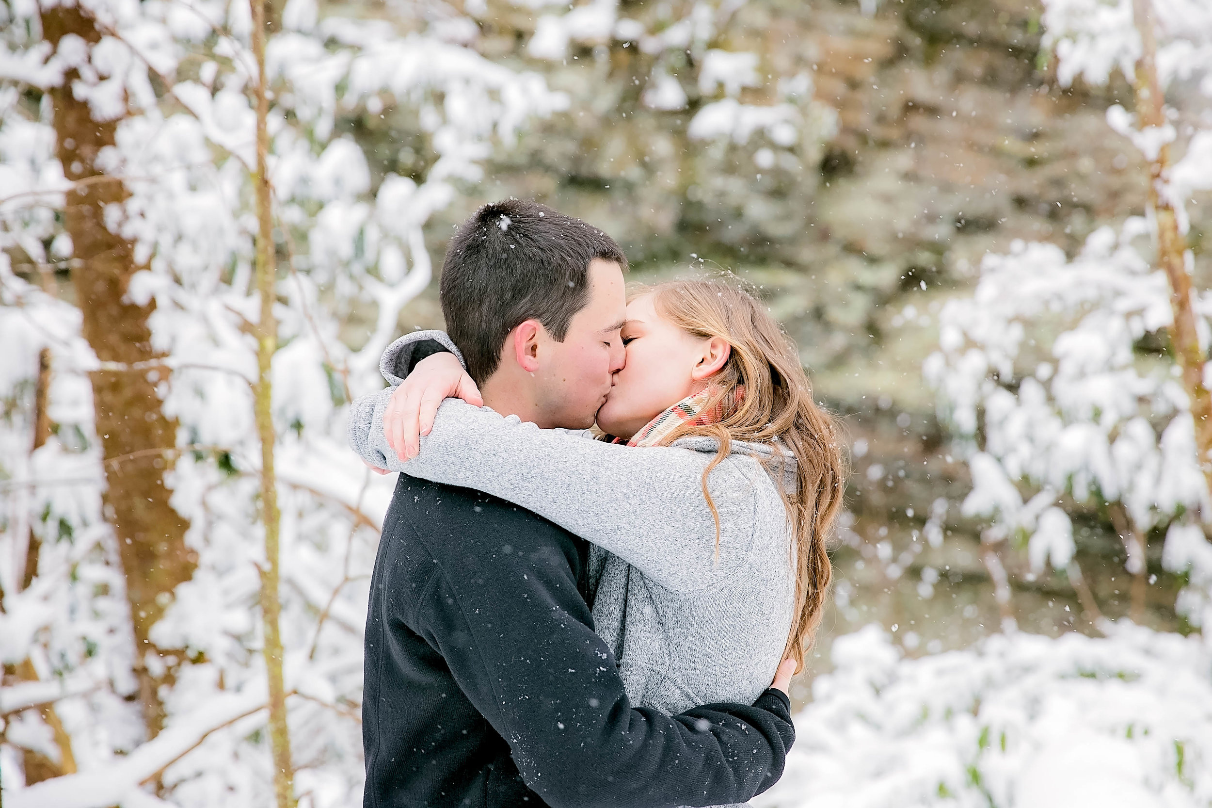 Laurel Falls hiking trail engagement session, romantic hike, East Tennessee snow engagement picture, Tri Cities wedding photography, Johnson City, TN photography, romantic couple in the snow