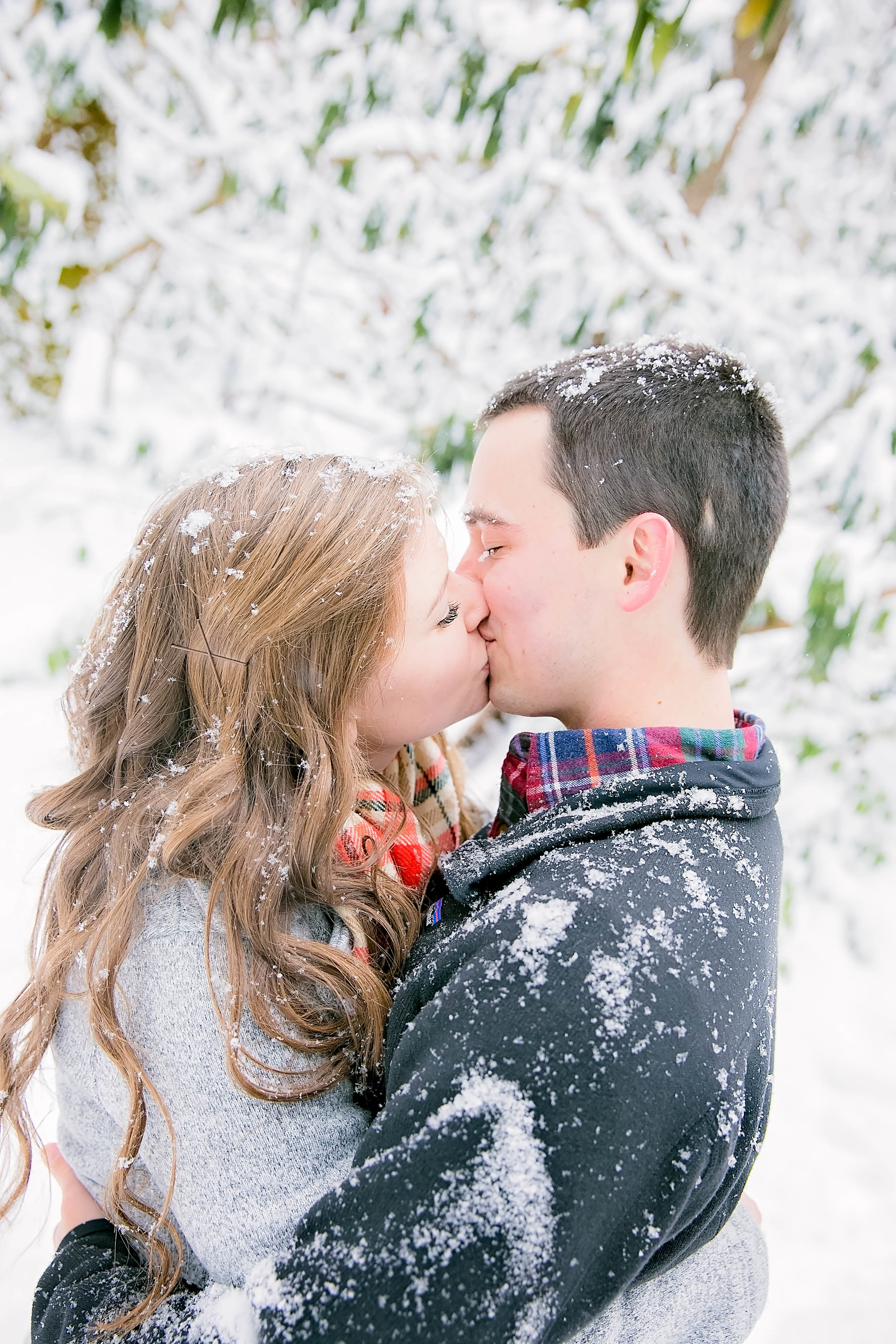 Laurel Falls hiking trail engagement session, romantic hike, East Tennessee snow engagement picture, Tri Cities wedding photography, Johnson City, TN photography, romantic couple in the snow