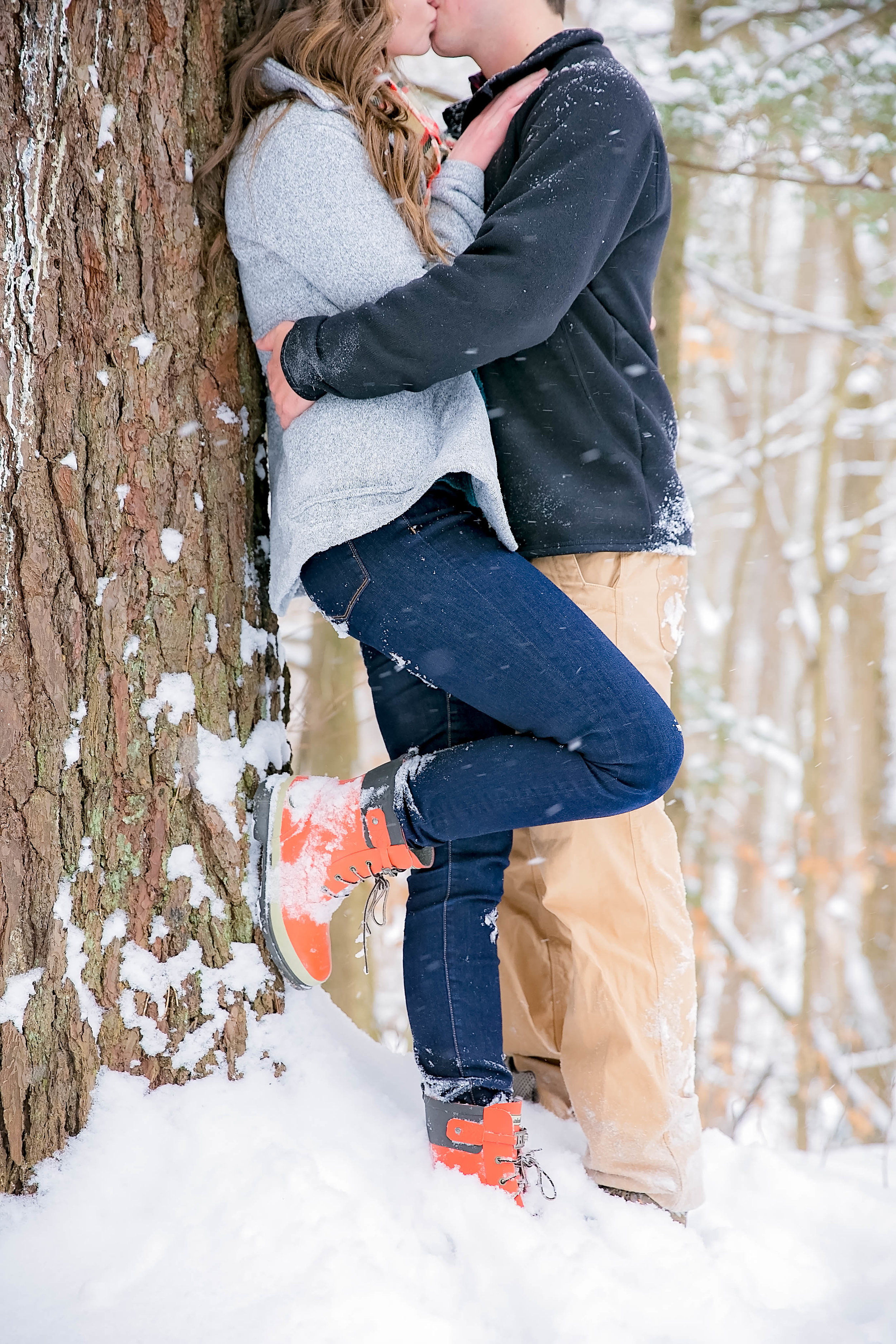 Laurel Falls hiking trail engagement session, romantic hike, East Tennessee snow engagement picture, Tri Cities wedding photography, Johnson City, TN photography, romantic couple in the snow