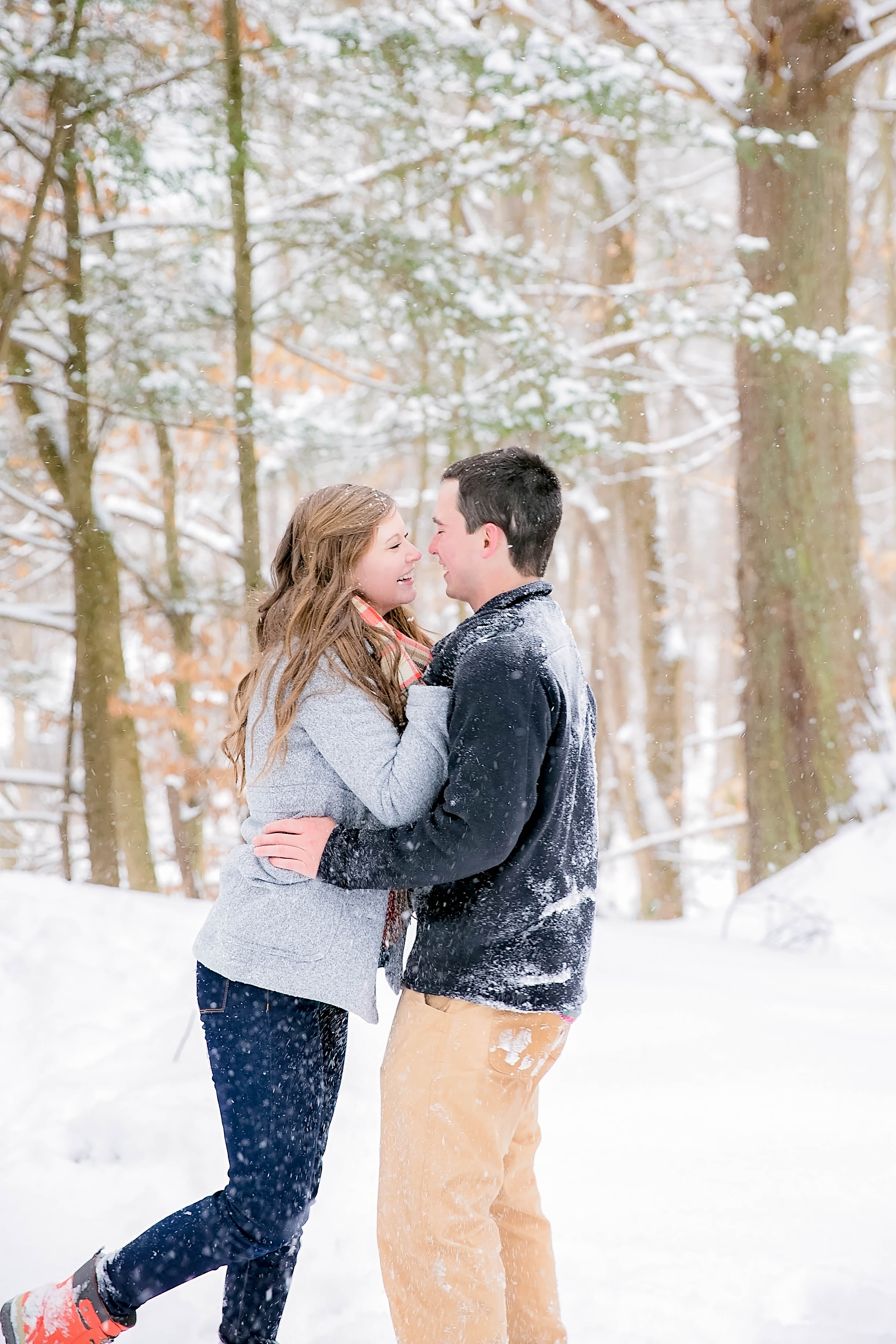 Laurel Falls hiking trail engagement session, romantic hike, East Tennessee snow engagement picture, Tri Cities wedding photography, Johnson City, TN photography, romantic couple in the snow