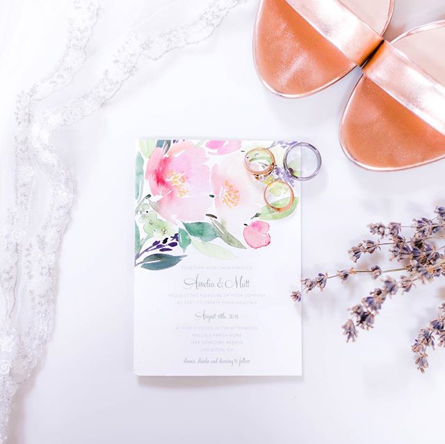 How gorgeous is this watercolor invitation?!