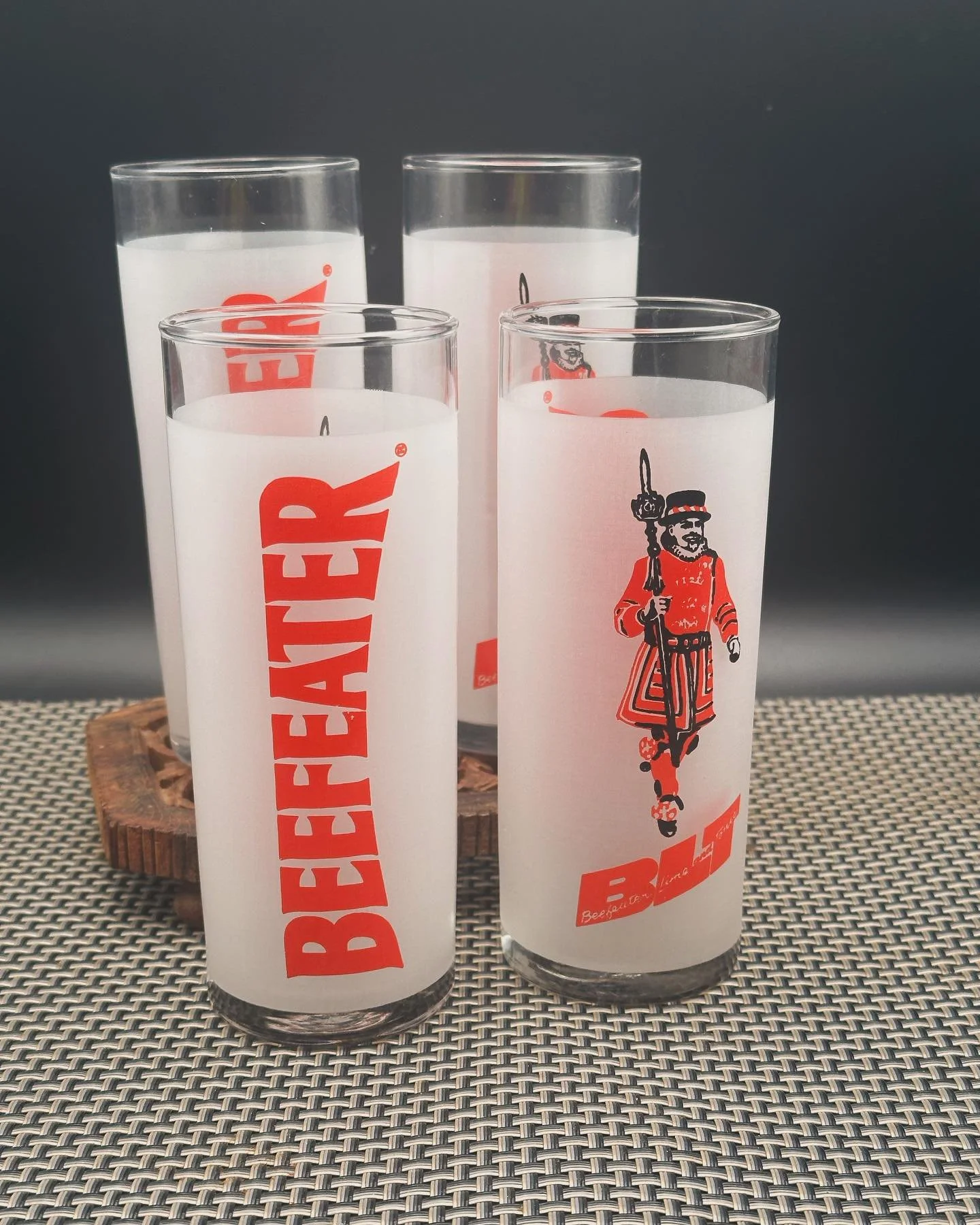 Time for a BLT, no bacon needed! Beefeater lime &amp; tonic&hellip;. a retro classic. #beefeater #beefeaters #windingtrailvintage #retrococktail #retrococktailhour #retrococktailbar #vintagecocktails #vintagecocktailglasses #retrococktailglasses #gin
