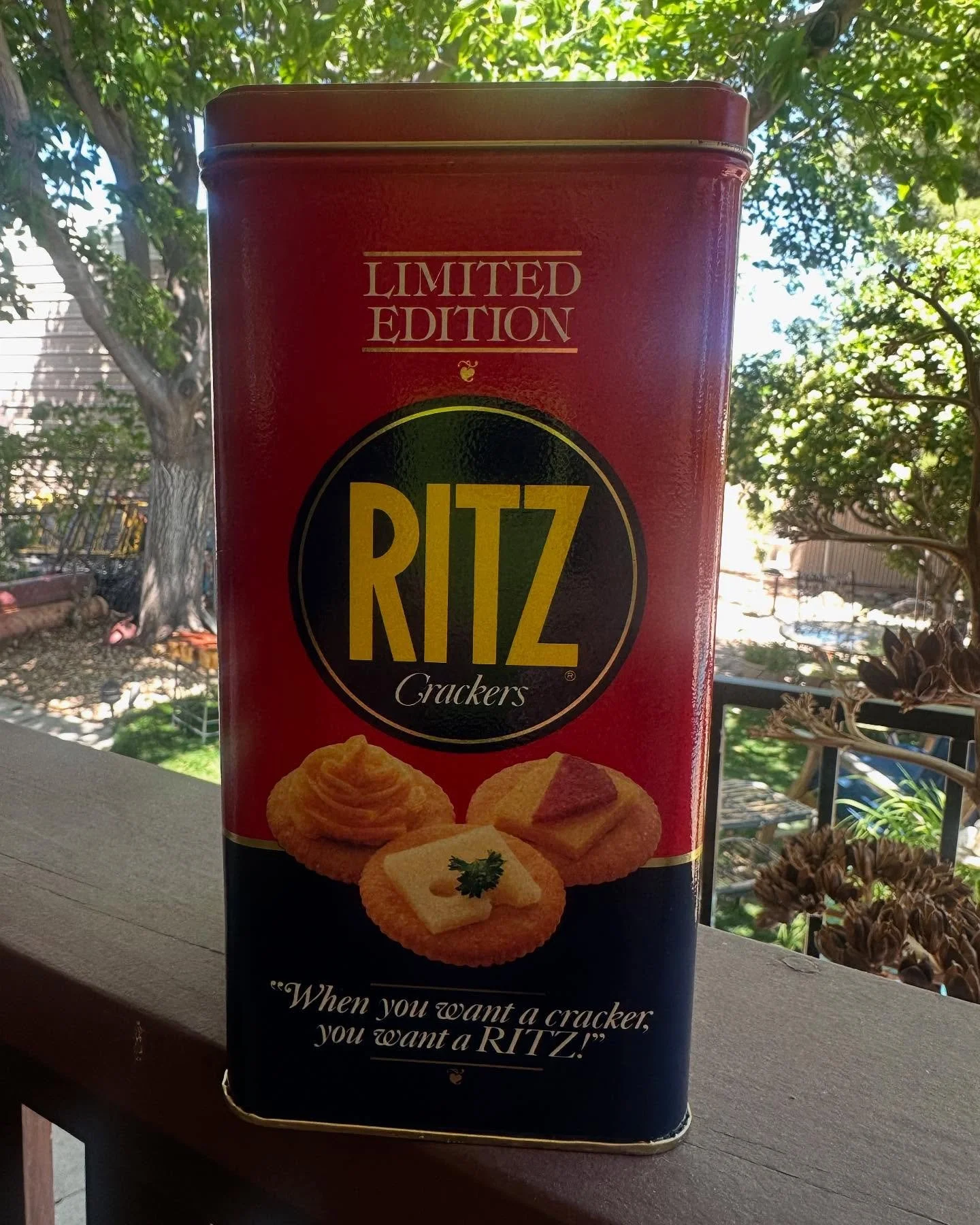 &ldquo;When you want a cracker, you want a Ritz!&rdquo; We&rsquo;ve been lucky to come across a few of these great tins over the years, but this one&rsquo;s probably the most vibrant and pristine yet. #WindingTrailVintage #RitzCracker #VintageCracker