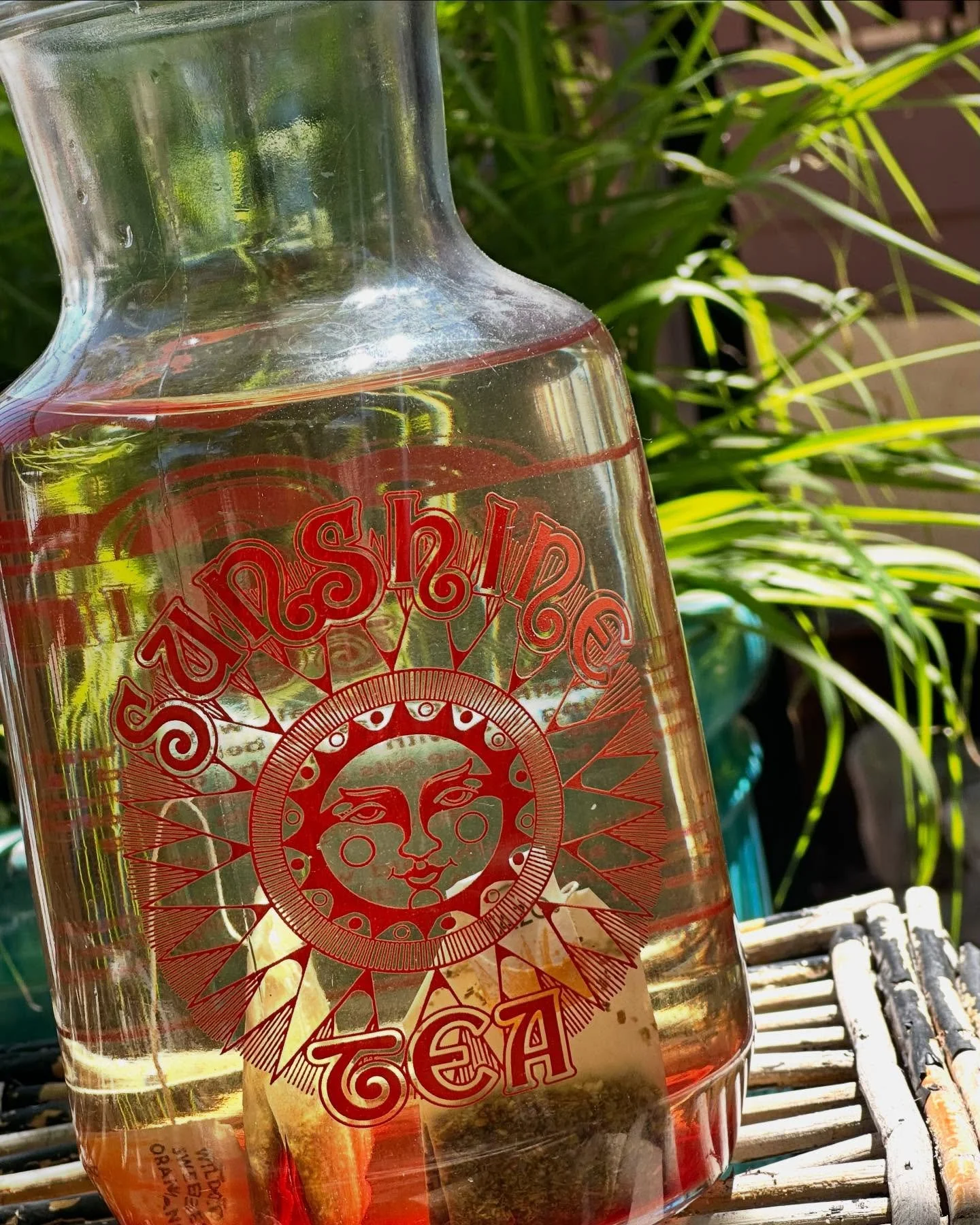 1970s Sun Tea Pitcher, perfect for this gorgeous Arizona day! #suntea #Solar #SolarTea #1970s #That70sVibe #Retro #Vintage #BohoChic #IceTeaMaker #IcedTea #GreenTea #GreenTeaLover #1970sVintage #HippieTea #Sunshine #SunshineTea #SunnyDay #ArizonaSuns