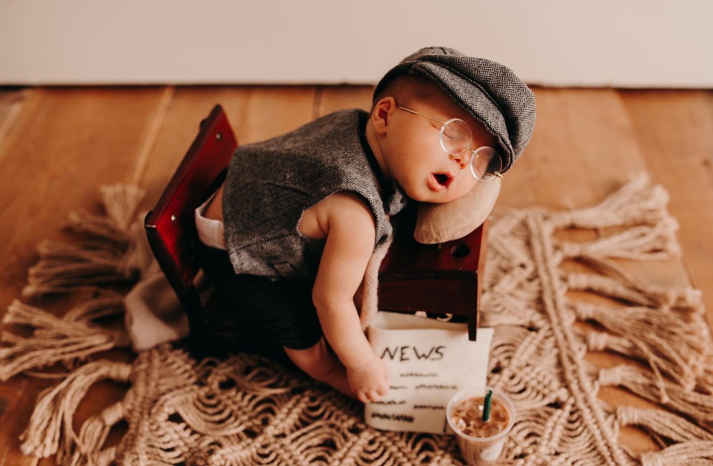 Have you seen anything cuter than a studious little gentleman?! 📰✏️