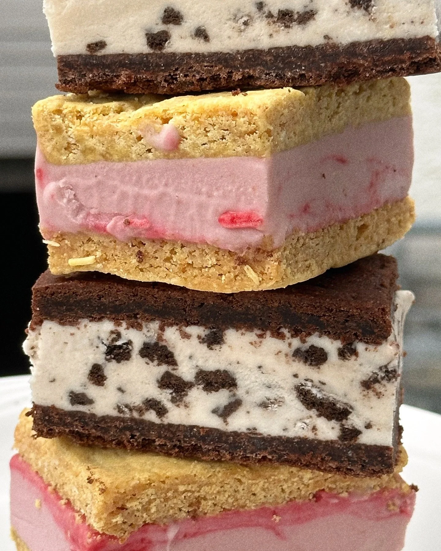RESTOCKED! 
Cookies and cream and raspberry lemon ice cream sandwiches available now🍦🍪🍋