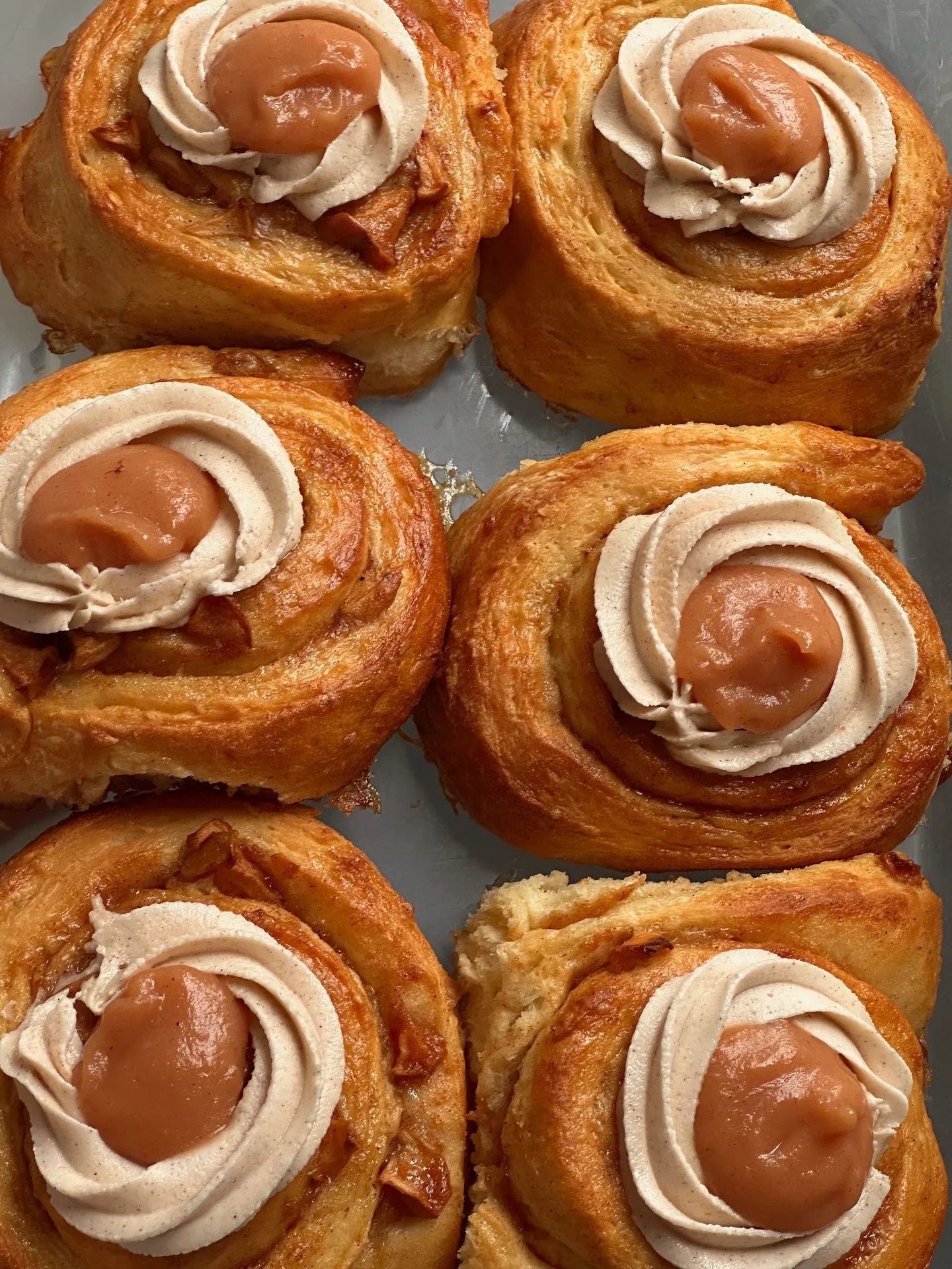 Cinnamon apple butter rolls are back 🍎🍎
