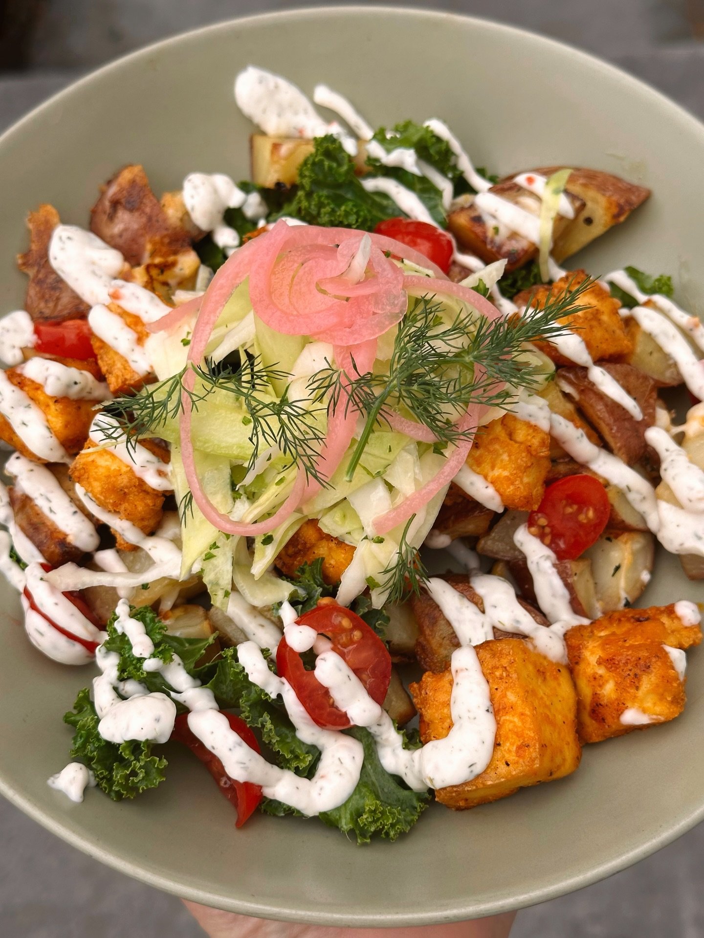 SUNDAY SPECIAL: Buffalo tofu ranch hash bowl 😋