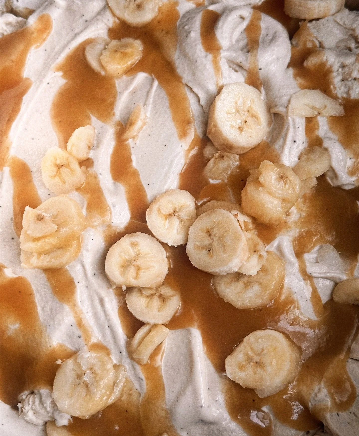 BANANA CHAI PINTS 🍌☕️
This one&rsquo;s a staff fav 😋
Still have 7 pints of mint chip fudge brownie left too