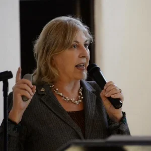 lynn holley.jpg