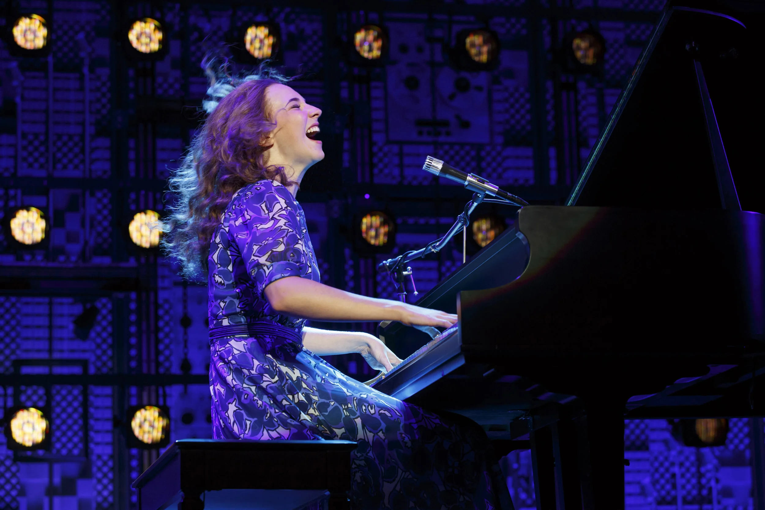 Julia Knitel as Carole King in Beautiful - The Carole King Musical.