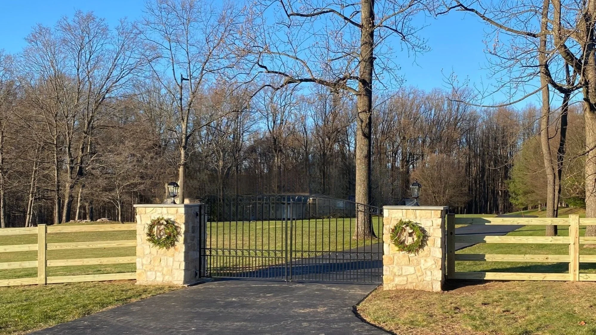 Sander - finished pillars and fence.jpg