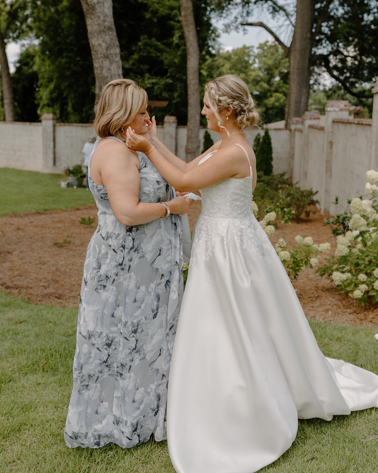 Wedding day moments like this between Maddie &amp; her mom are why I love this job. 

Just soak in your day &amp; feel all the feelings. Don&rsquo;t hide emotions, you want the raw memories captured I promise!
