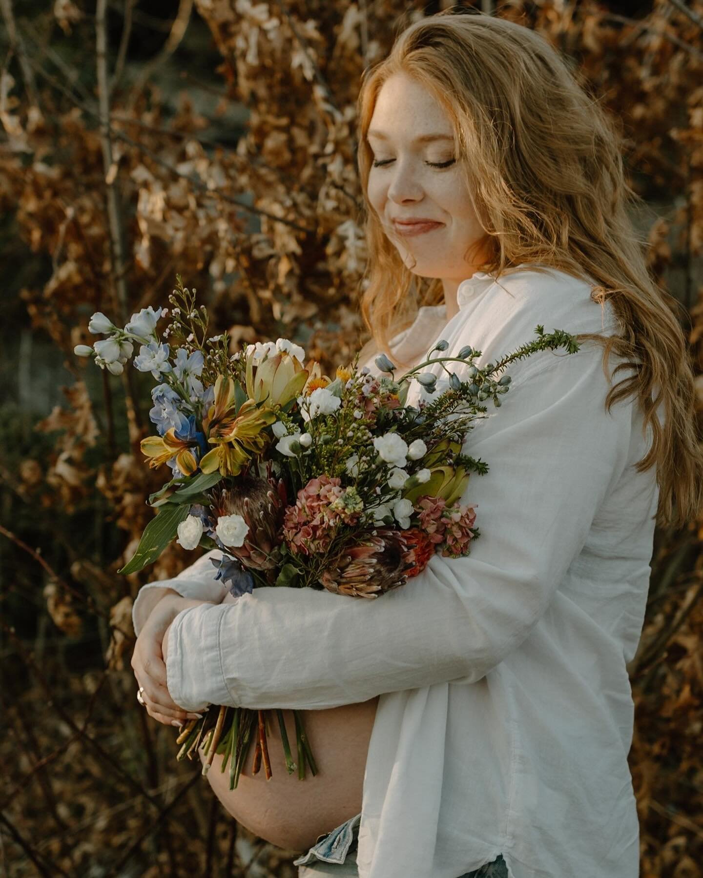 Shelby.. motherhood looks beautiful on you! 
Jt &amp; Shelby welcomed their sweet baby girl, Ellis, a few weeks early but today was her due date, so here are some photos before her arrival. 💐

Forever honored to be apart of so many moments in my cou