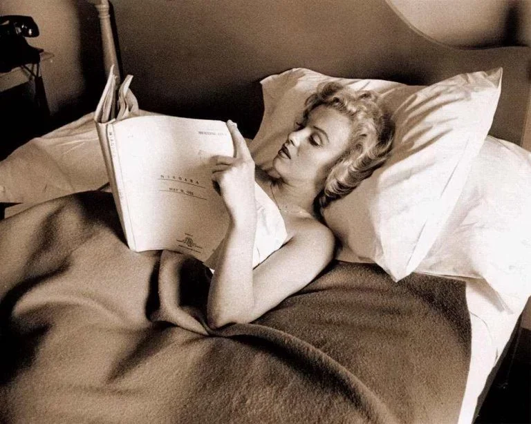 01_marilyn-monroe-reading-768x614.jpg