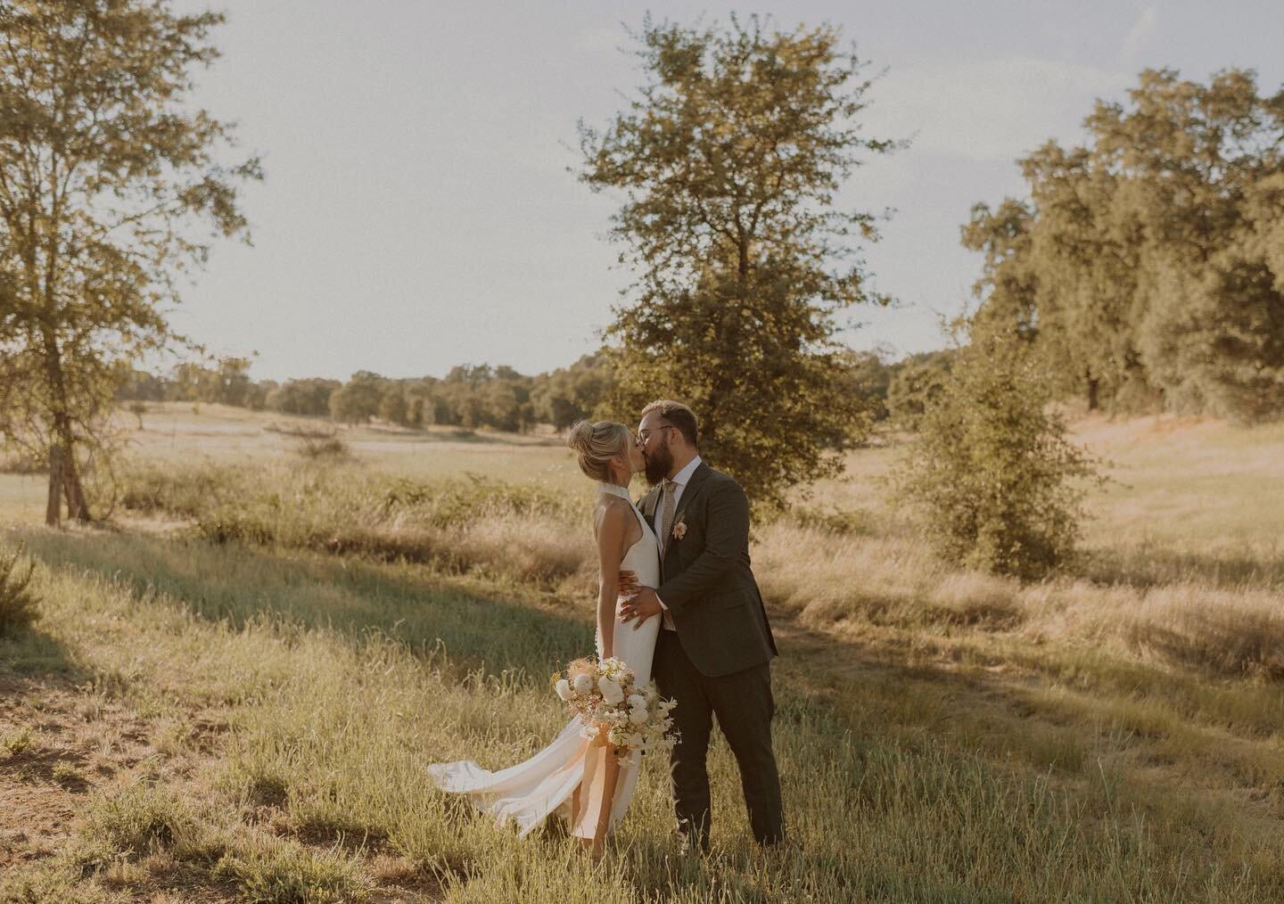 Sent Kimi &amp; Ethan&rsquo;s gallery off this week and feel like a piece of my heart went with it. Such a beautiful day 💛

Florals: @musefloralco 
Video: @_jakemattix 
Venue: @bayleybarnweddings 
Planning: @birchandhoneycollective