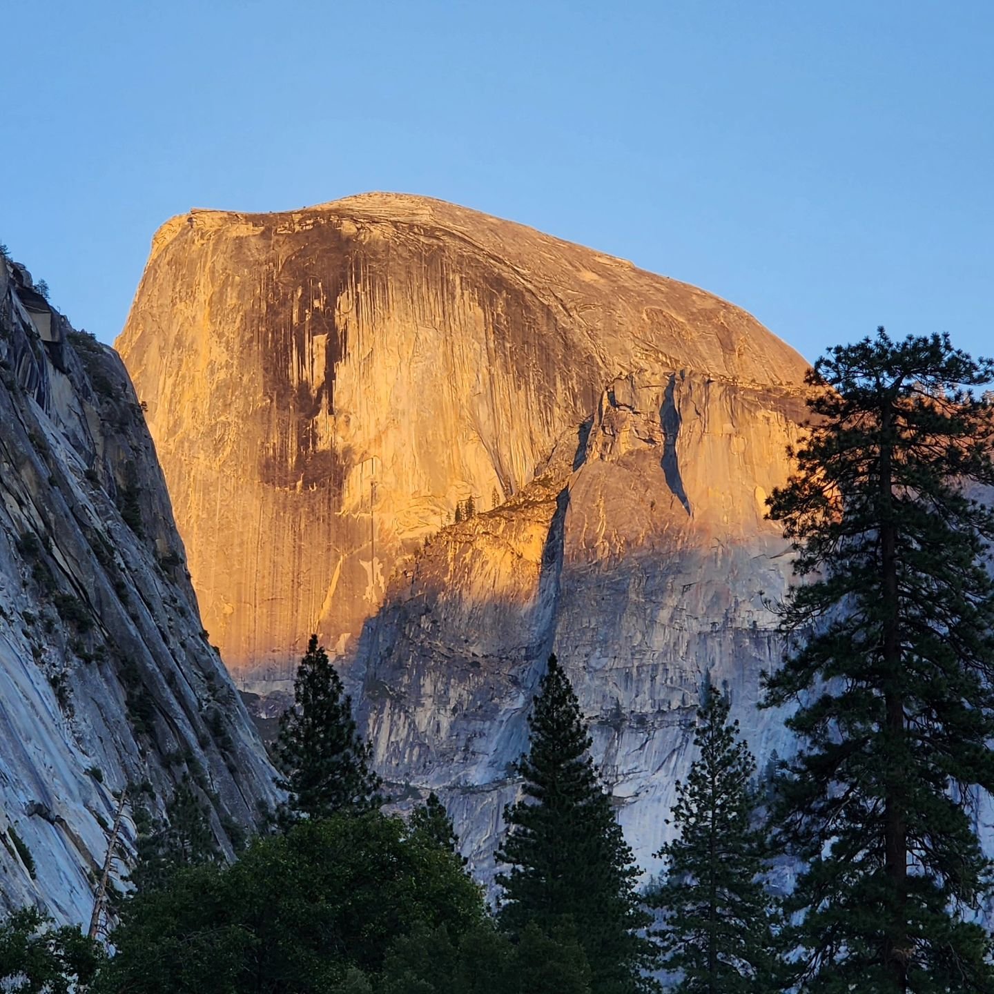 Having spent nearly a year living in Mammoth Lakes, I was hard-pressed to find a place in California to reside that would blow its beauty out of the water. Monday was my birthday-- I turned 32 and I had yet to visit the famed Yosemite National Park. 