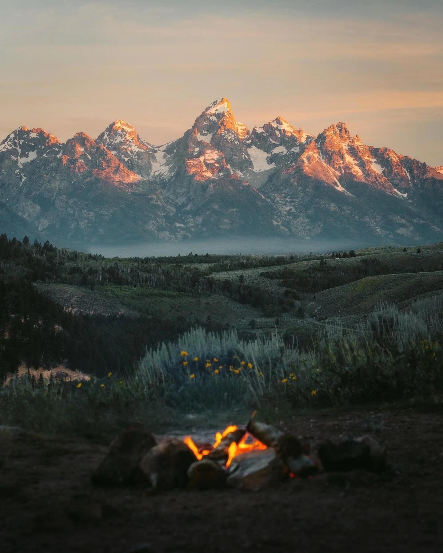 &bull; Wanderlust &bull;

Beautiful humans, epic views, and an RV built for adventure... these are a few of my favorite things. We spent 8 days on the road going on hikes, morning fire pits, and kicking it by the lake all day. Couldn&rsquo;t have ask