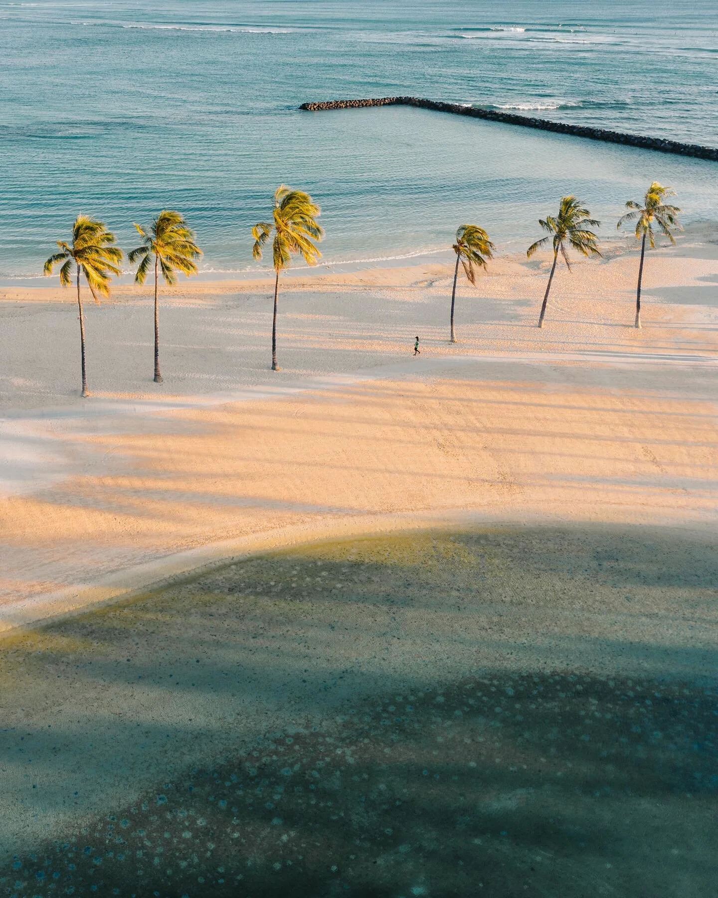 &bull; Paradise 🌴 &bull;

A few moments from a beautiful sunset. Sat on the rocks and took everything in from above. Still blows my mind that places like this are right out my front door now.. I keep pinching myself to make sure it&rsquo;s all real.