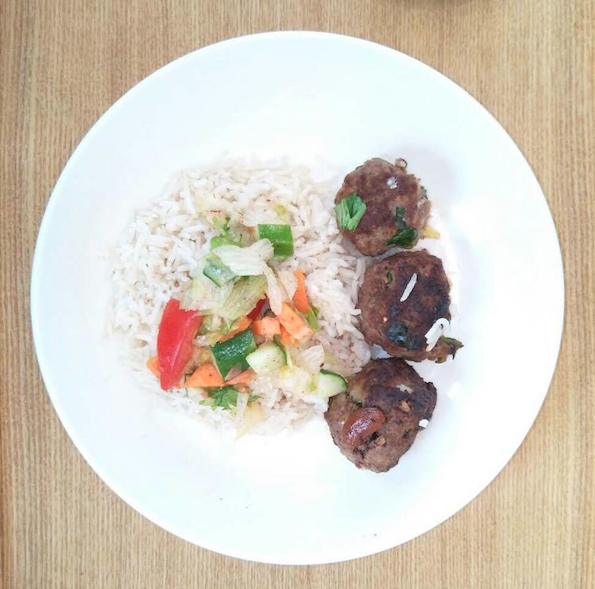 沒有優格醬但有普通的沙拉© 勛哥