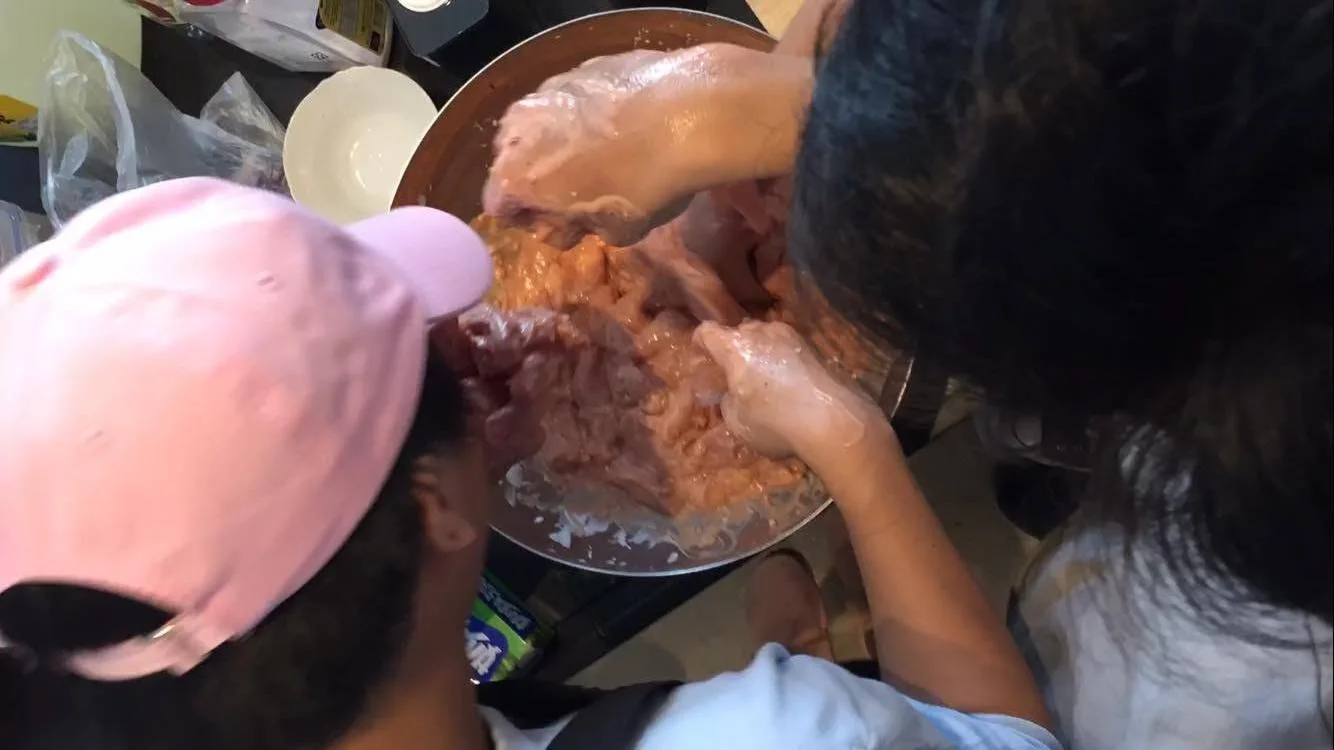 這張其實是優格蕃茄雞丁的攪拌過程沒有烤蔬菜照片只好先擋一下