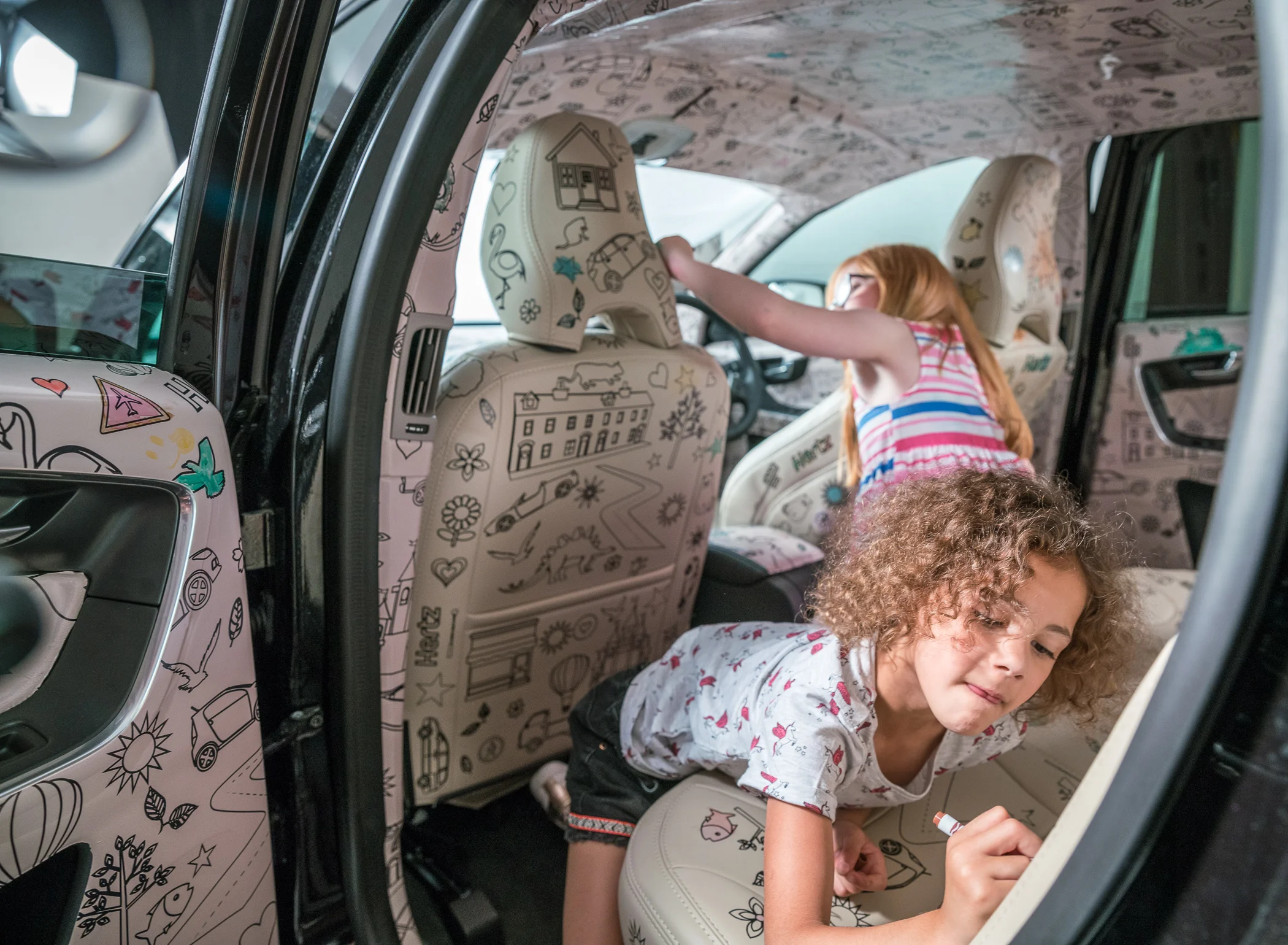 Hertz Colouring-In Car-02159.jpg