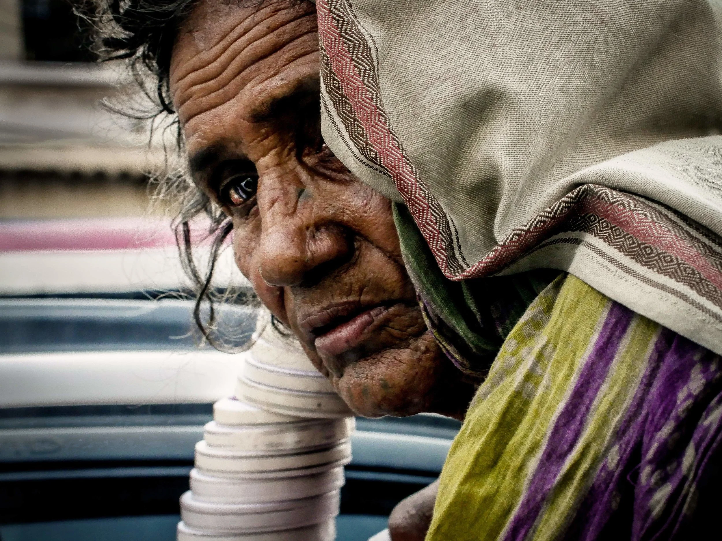  LAMBAADI begging at traffic lights.  Moazamjahi Market Signal, Hyderabad | May 2017. 
