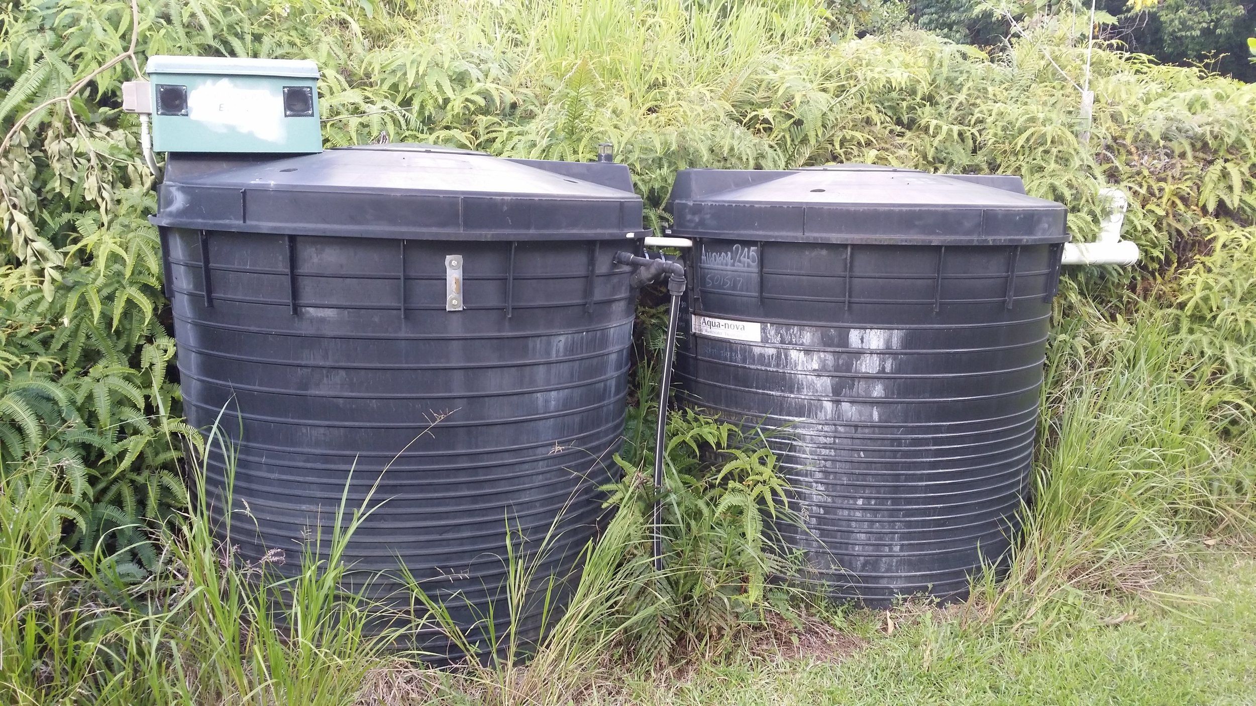 Wastewater plant consisting of aeobic and aneobic storages 