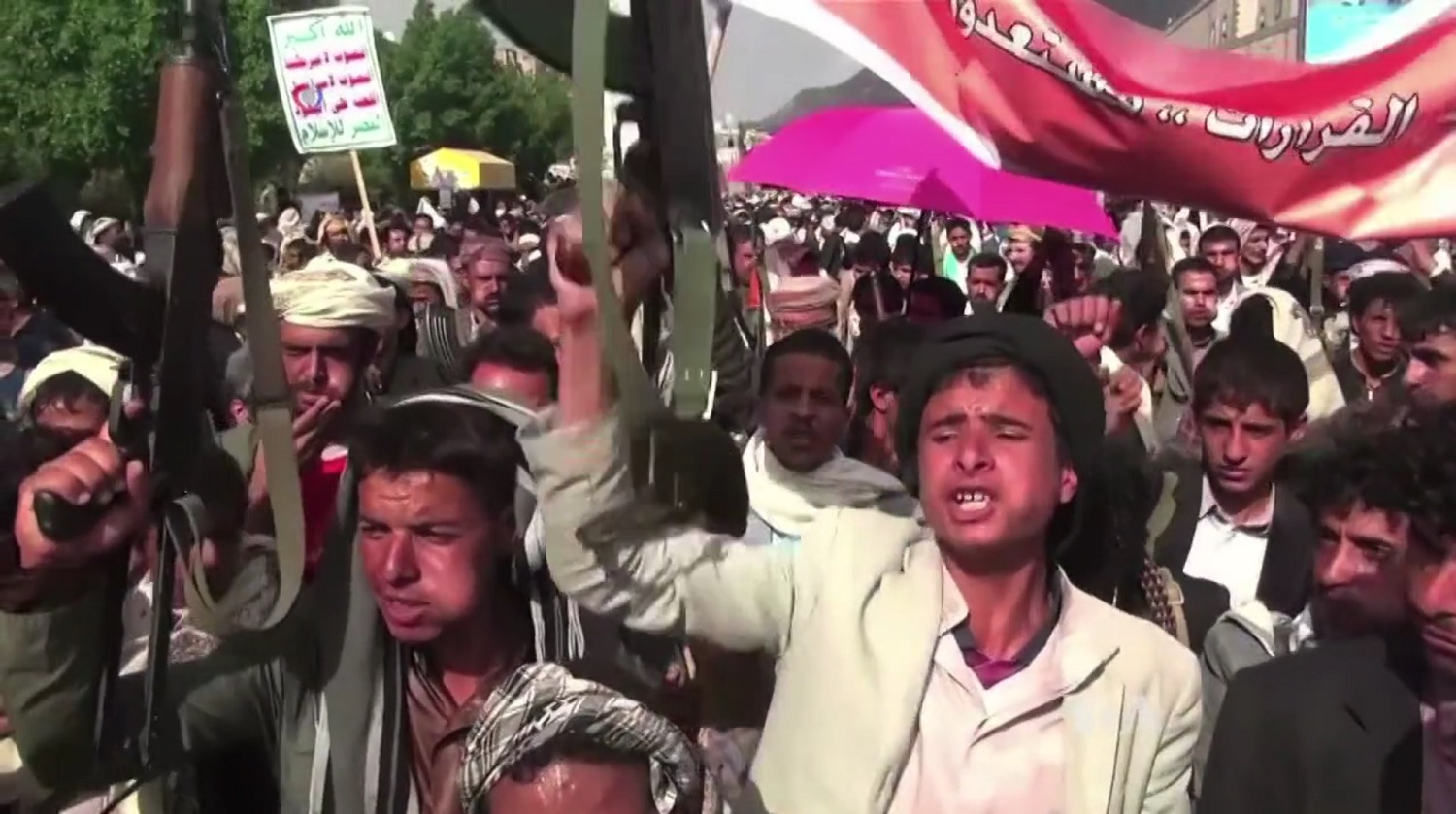 Houthi forces protest Arab-led Coalition airstrikes. Source: Wikimedia Commons