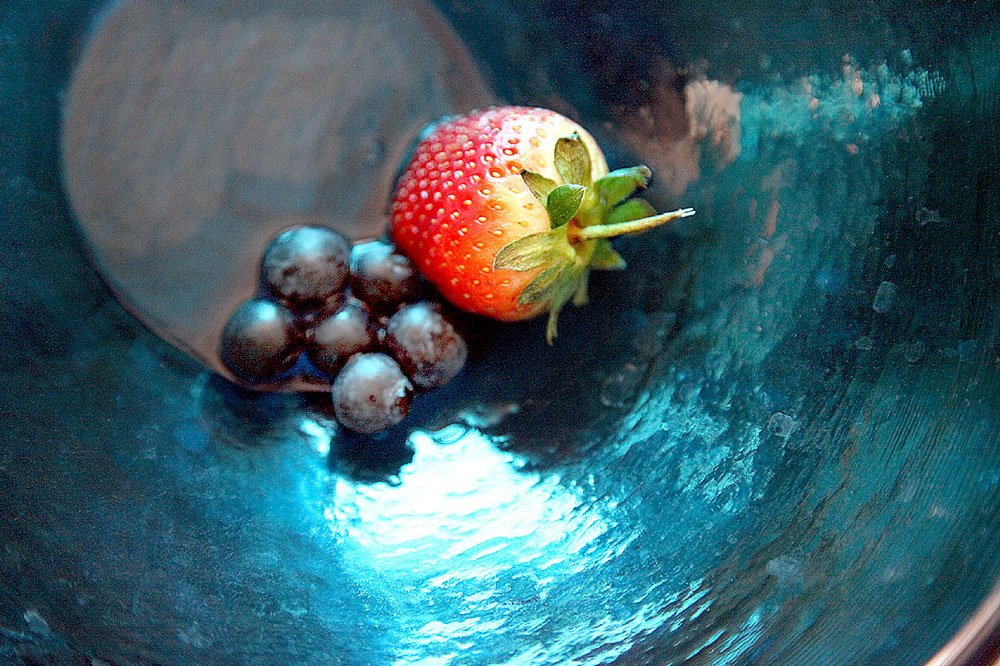 Strawberries-in-bowla-web.jpg