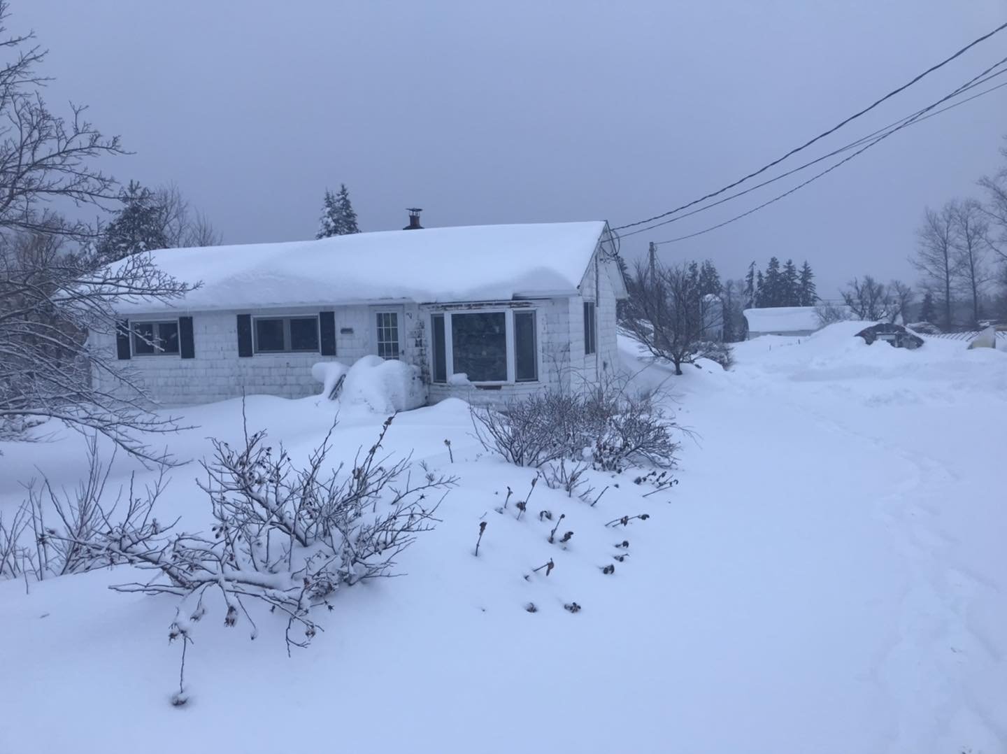 Farm buried in snow&hellip;
Farmers getting a winter worth of exercice in 3 days&hellip;